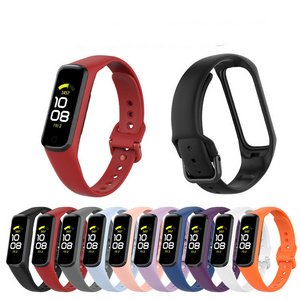 2021 Hot New Rubber Wristbands Replacement For Samsung Galaxy Watch Fit2 SM-R220 Soft Silicone Sport Strap With Metal Buckle