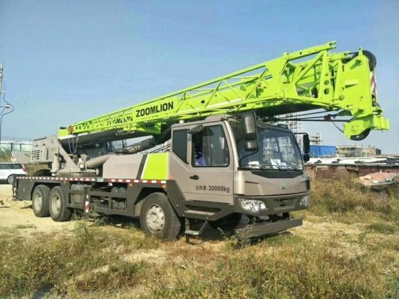 Zoomlion ZTC1500 150 ton heavy trailer telescopic truck crane with basket for sale