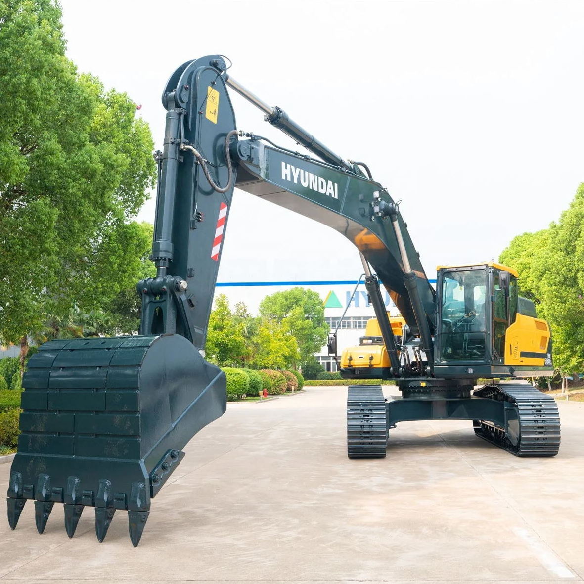 1.6m3 rock bucket 1.83m3 standard large crawler excavator HX350L at factory price in stock for cheap sale