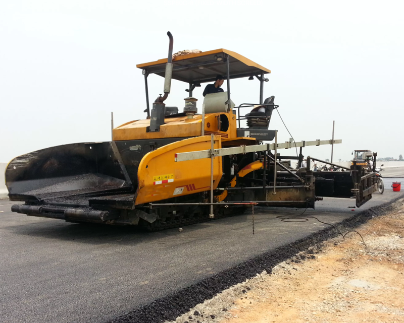 Construction Road Machinery SSP125C-8 Max.Paving Thickness 55cm 1000t/h Road Concrete Paver Pedeatal Road Machine Asphalt Paver