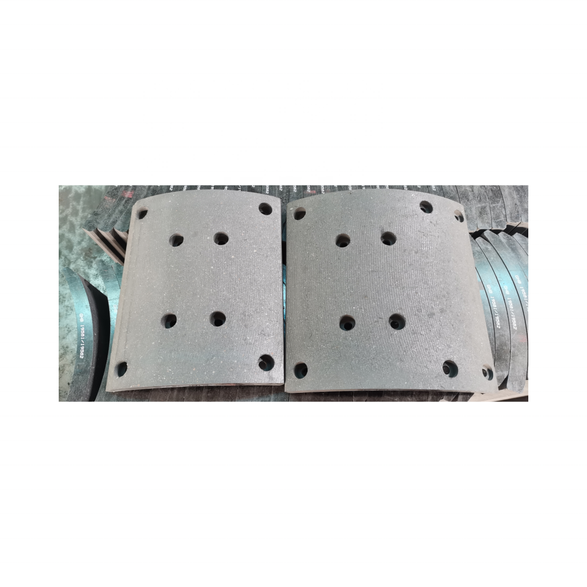 China Factory Hand Axle Auto Spare Parts Truck Brake Lining for Man truck trailer part 19581 19582 brake lining truck brake pad