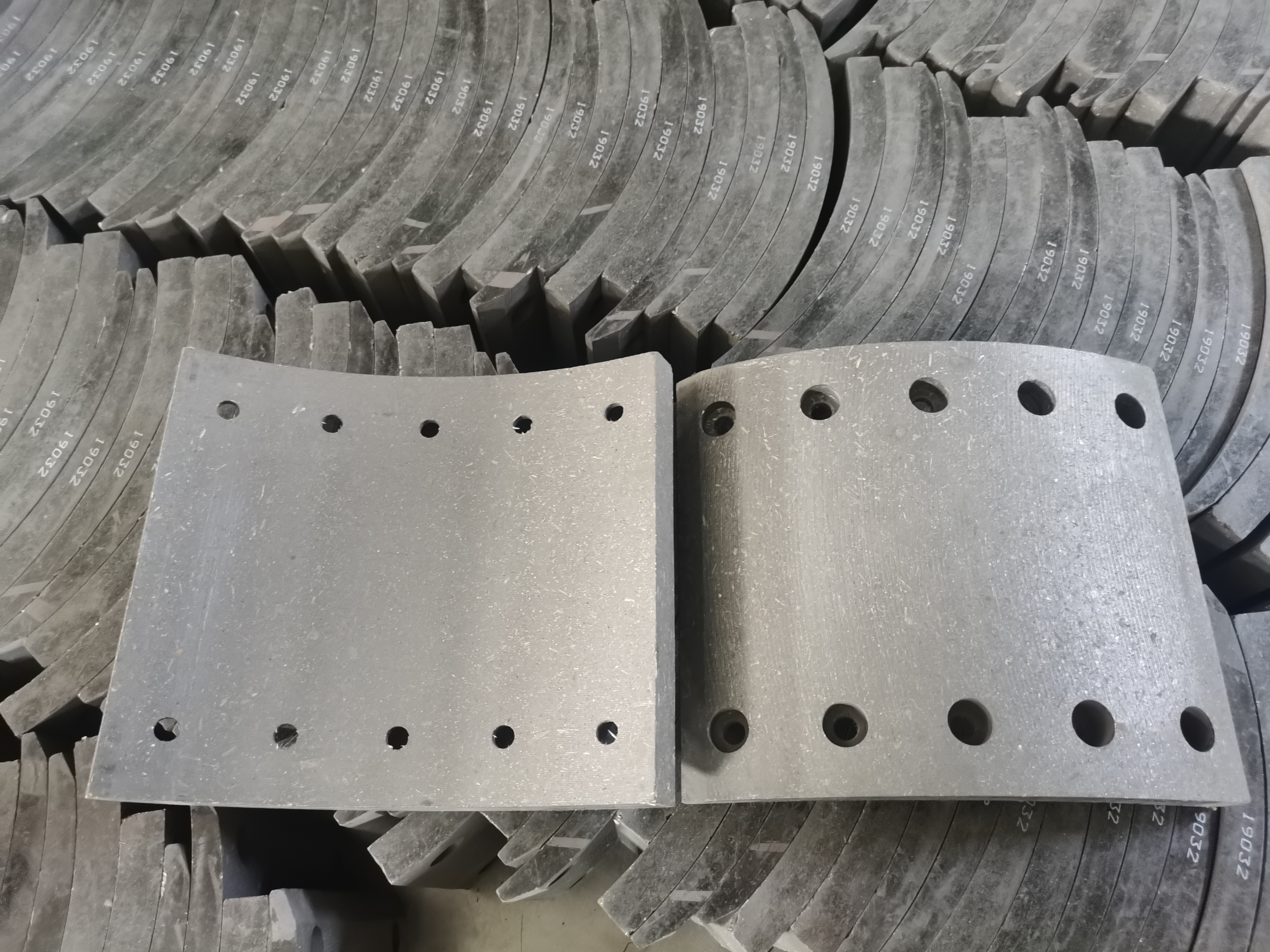 Popular Auto Parts BPW SAF Brake Shoe kits Raw Materials Non Asbestos Brake Lining Made in China 180mm/200mm/220mm