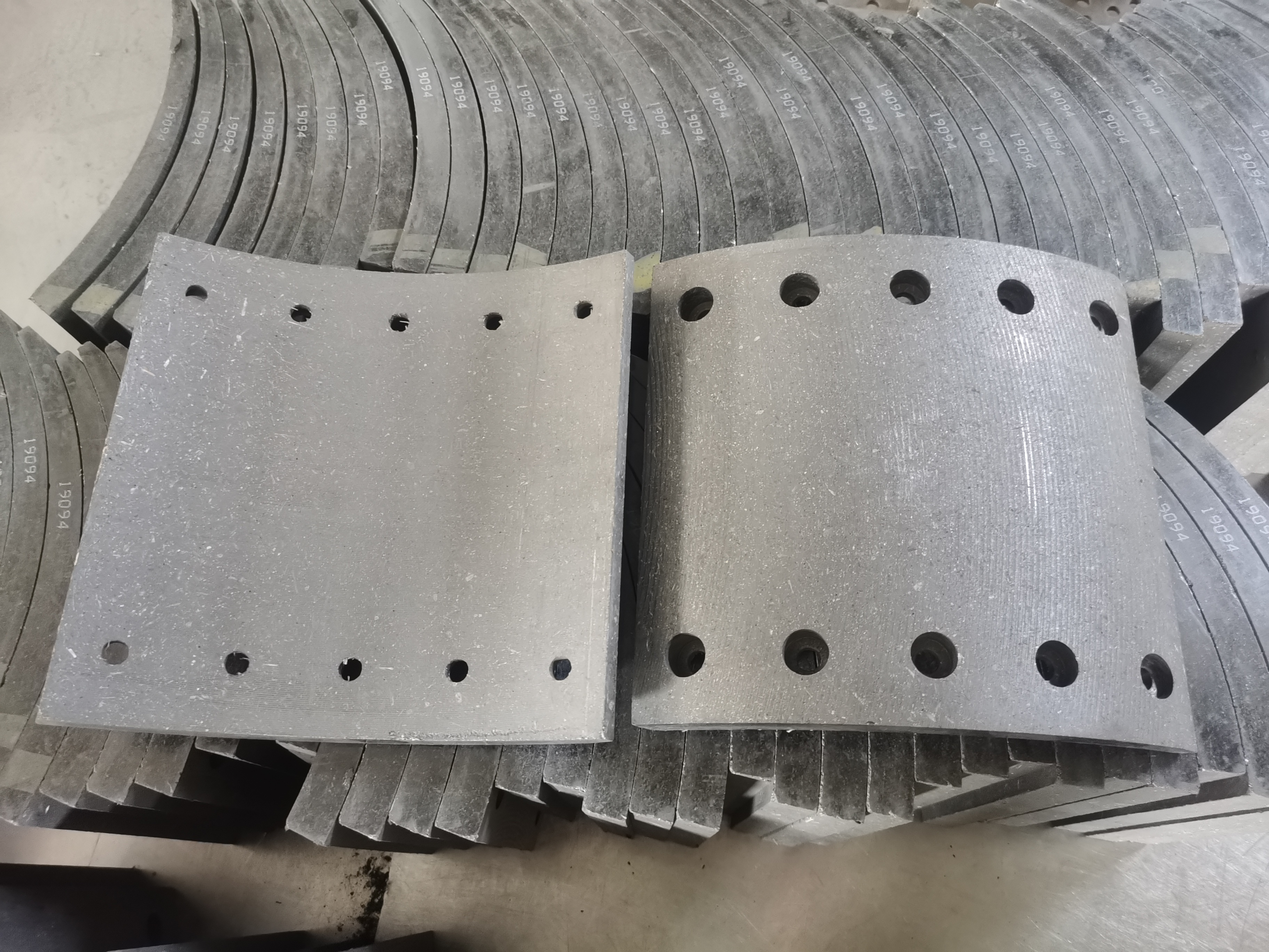 High Quality Heavy Truck Crane Brake Lining Truck Brake Pad 19094 for DAF customized