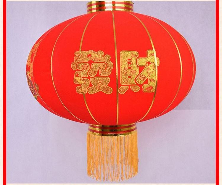 Traditional Outdoor Red Silk Red Lantern For Spring Festival Celebration