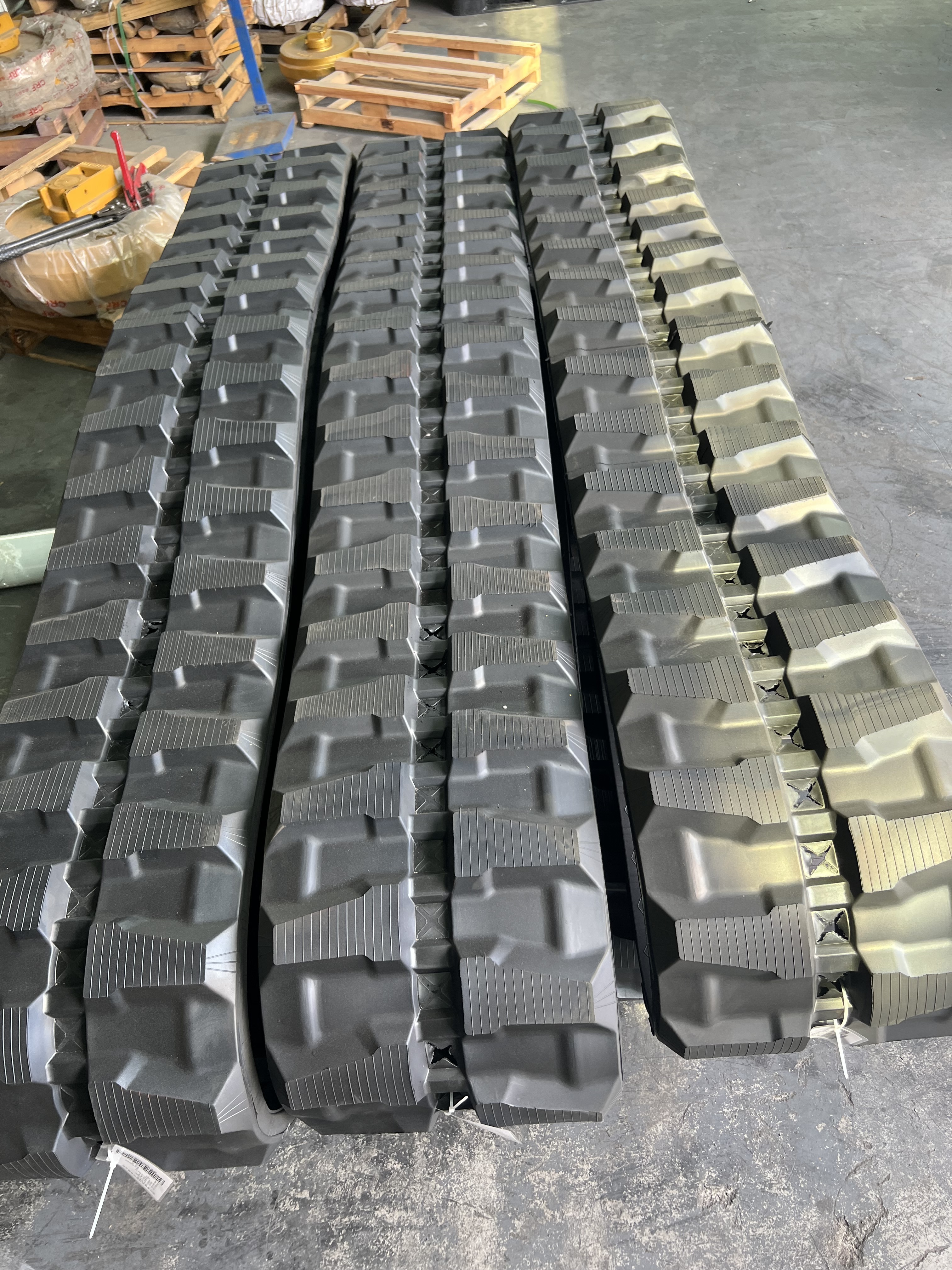 Rubber chain 400*72.5*74 450X83.5X70 230X96X33 230X96X37 250X79X31  260X40X97 300X52.5X84 300X109X35 300X525X72 Rubber track