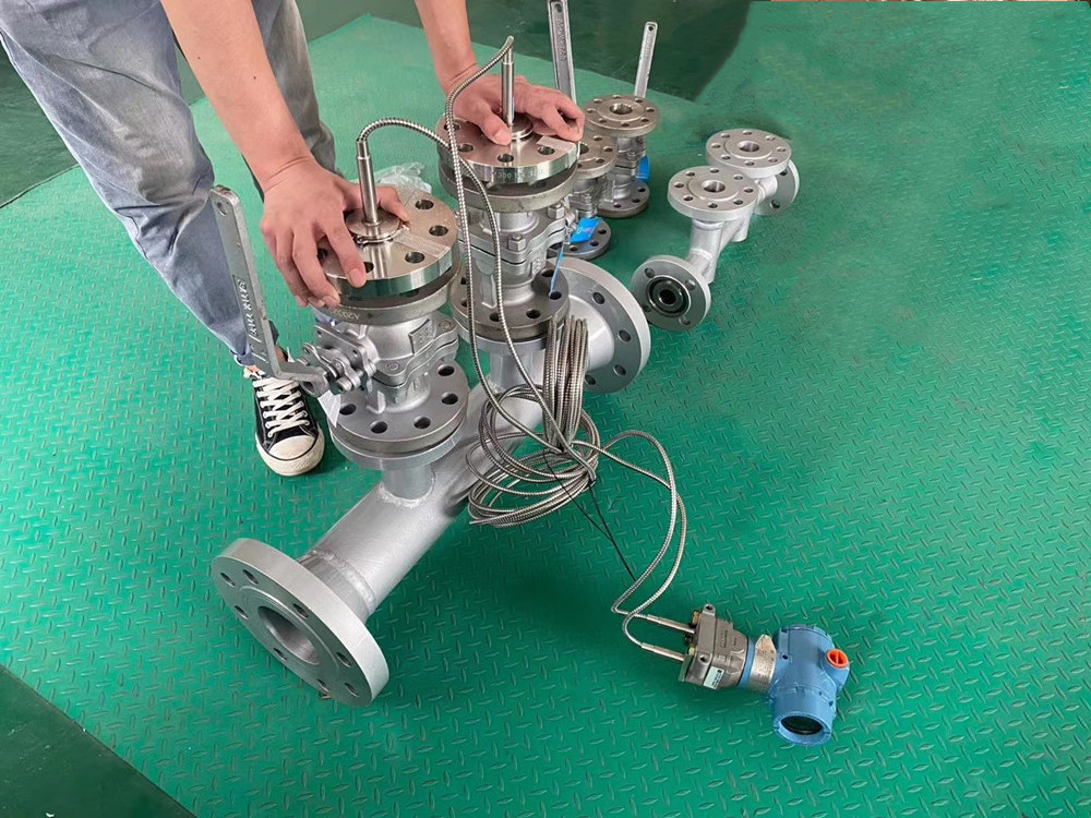 The measurement of volume flow and mass flow in petroleum, chemical industry and other industries Wedge Flow meter