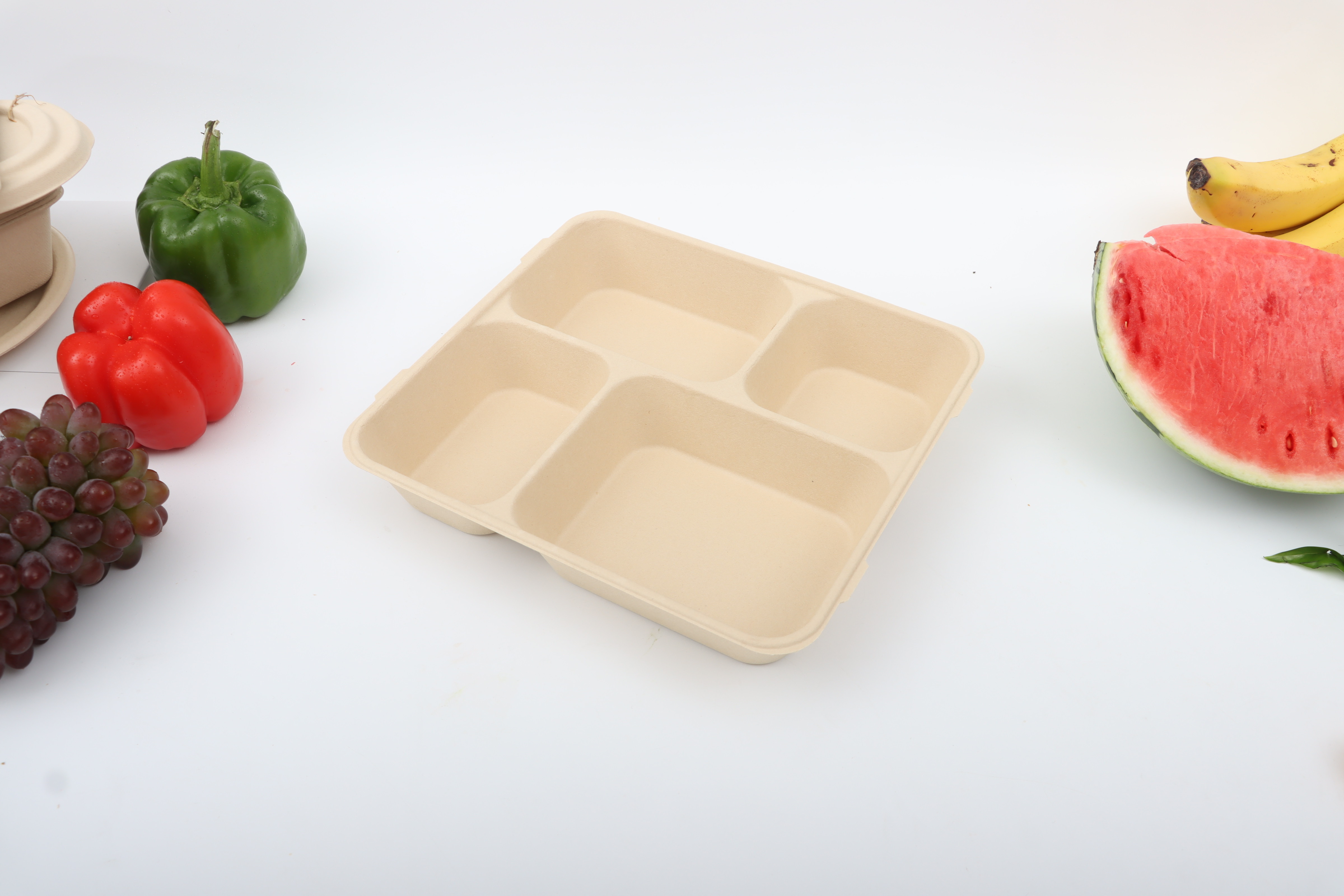 Custom Design Leakproof 4/5 Compartment Disposable lunch Tray With Lid Biodegradable Food Tray