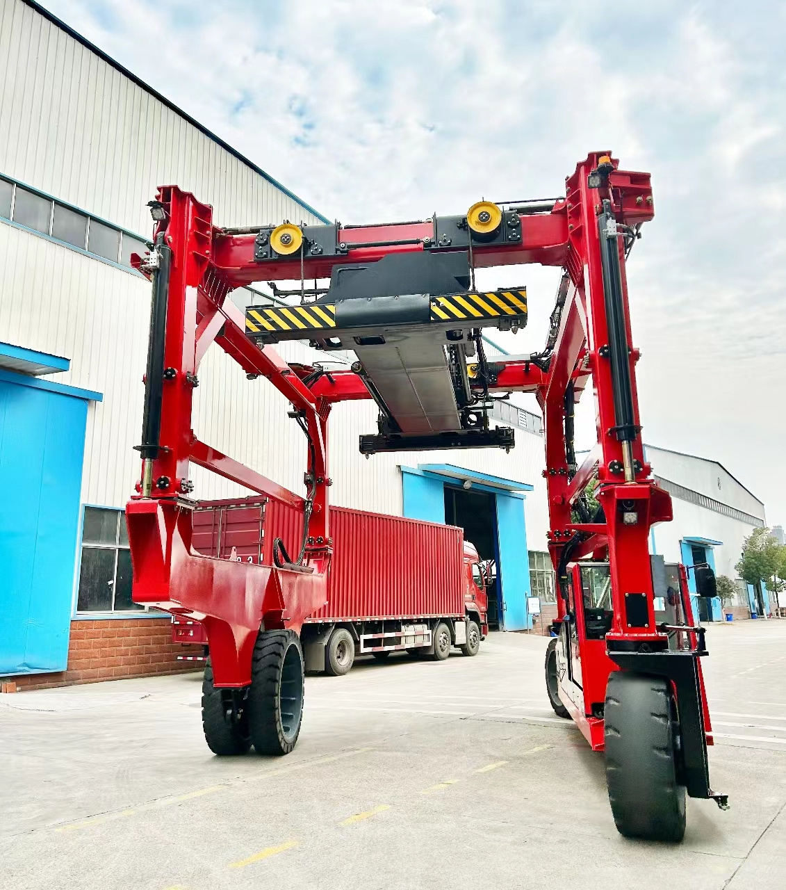 40 80 120 ton multifunctional Straddle Carrier rubber tyred container gantry cranes for sale