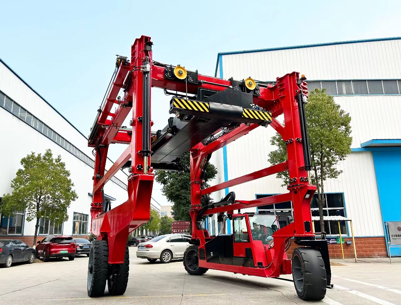 40 80 120 ton multifunctional Straddle Carrier rubber tyred container gantry cranes for sale