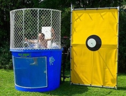 Interesting party carnival game easy safe dunker machine dunking booth water dunk tank