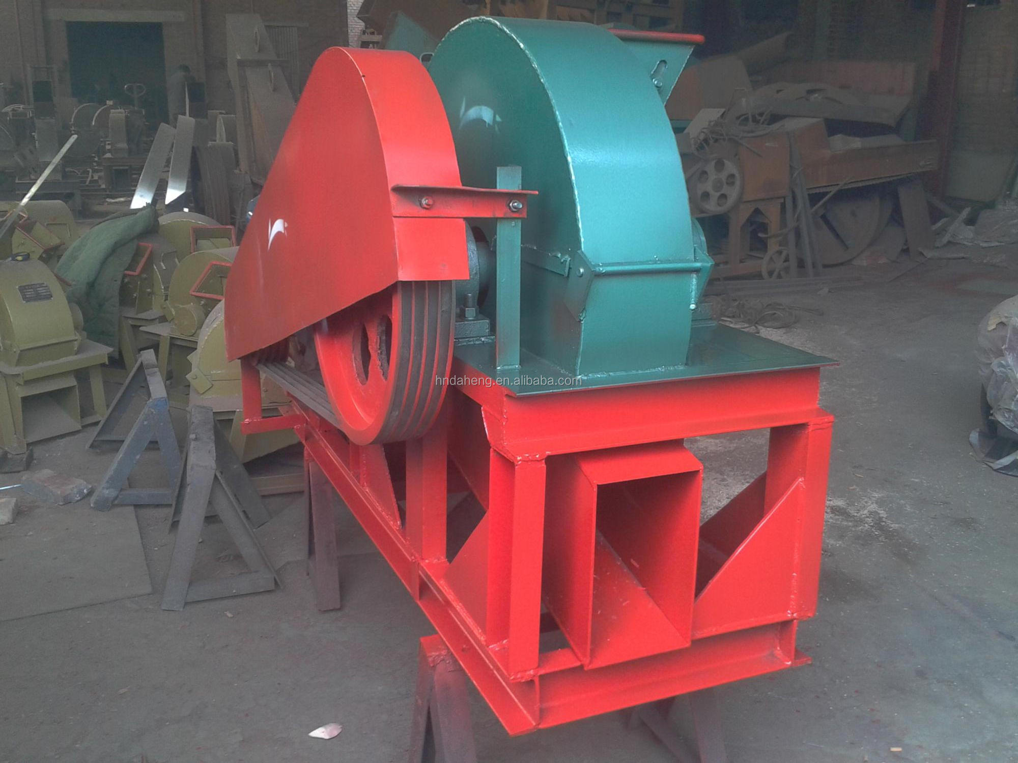 Hot wood wool shaving processing machine for animal bedding