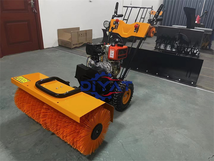 Automatic gasoline snow sweeper