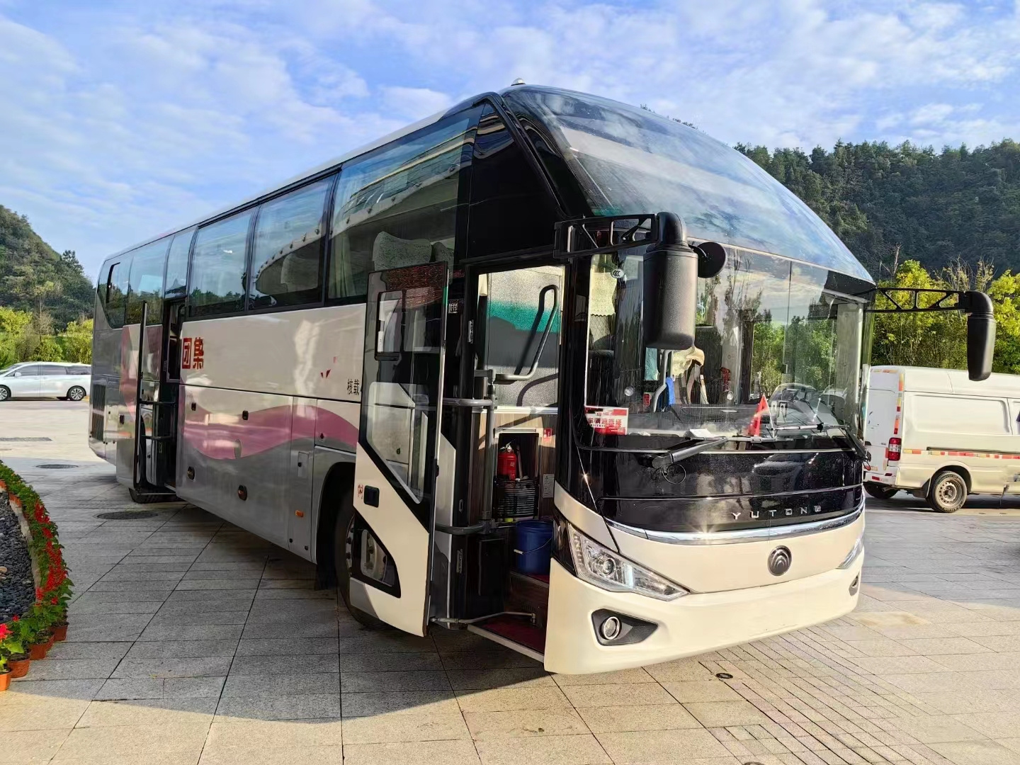 hot sale used Yutong kinglong bus with airbag 55-60 seaters double decker diesel euro 3 bus luxury city travel Bus for africa