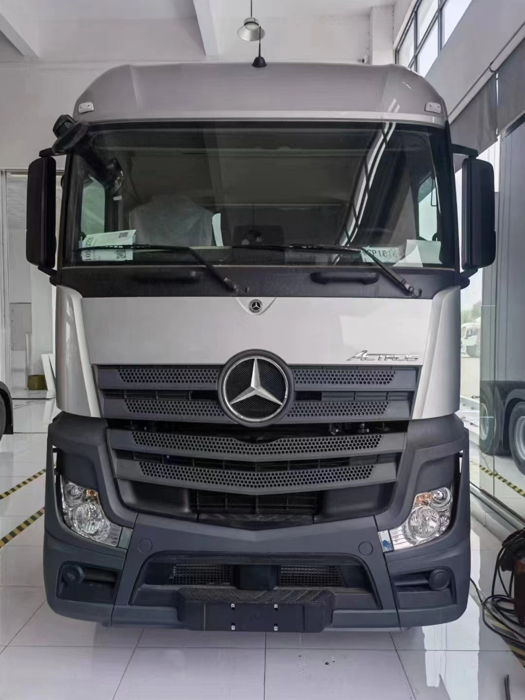 Benz Actros 480hp tractor truck 12 wheel Howo T7  8x4 480Hp Diesel engine tractor truck head   for sale