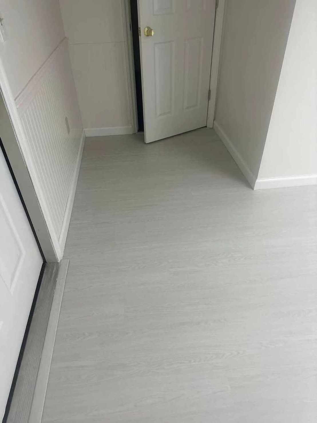 Soundproof PVC Plastic Planks Click Lock Rigid Core Luxury Vinyl Tiles SPC Vinyl Flooring