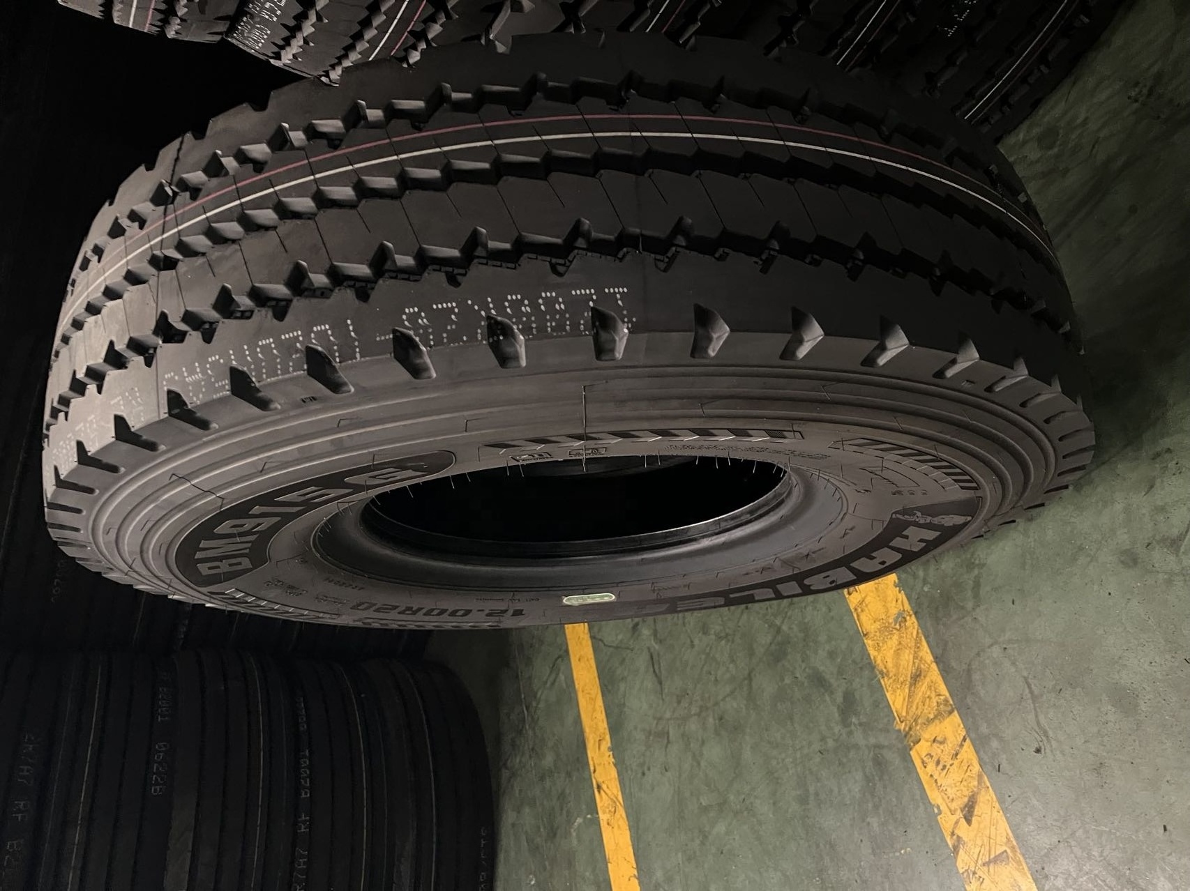 Manufactures china 11R22.5 11R24.5 315/80R22.5 295/80R22.5 cheap price tyres wholesale truck tires truck tyres for sale