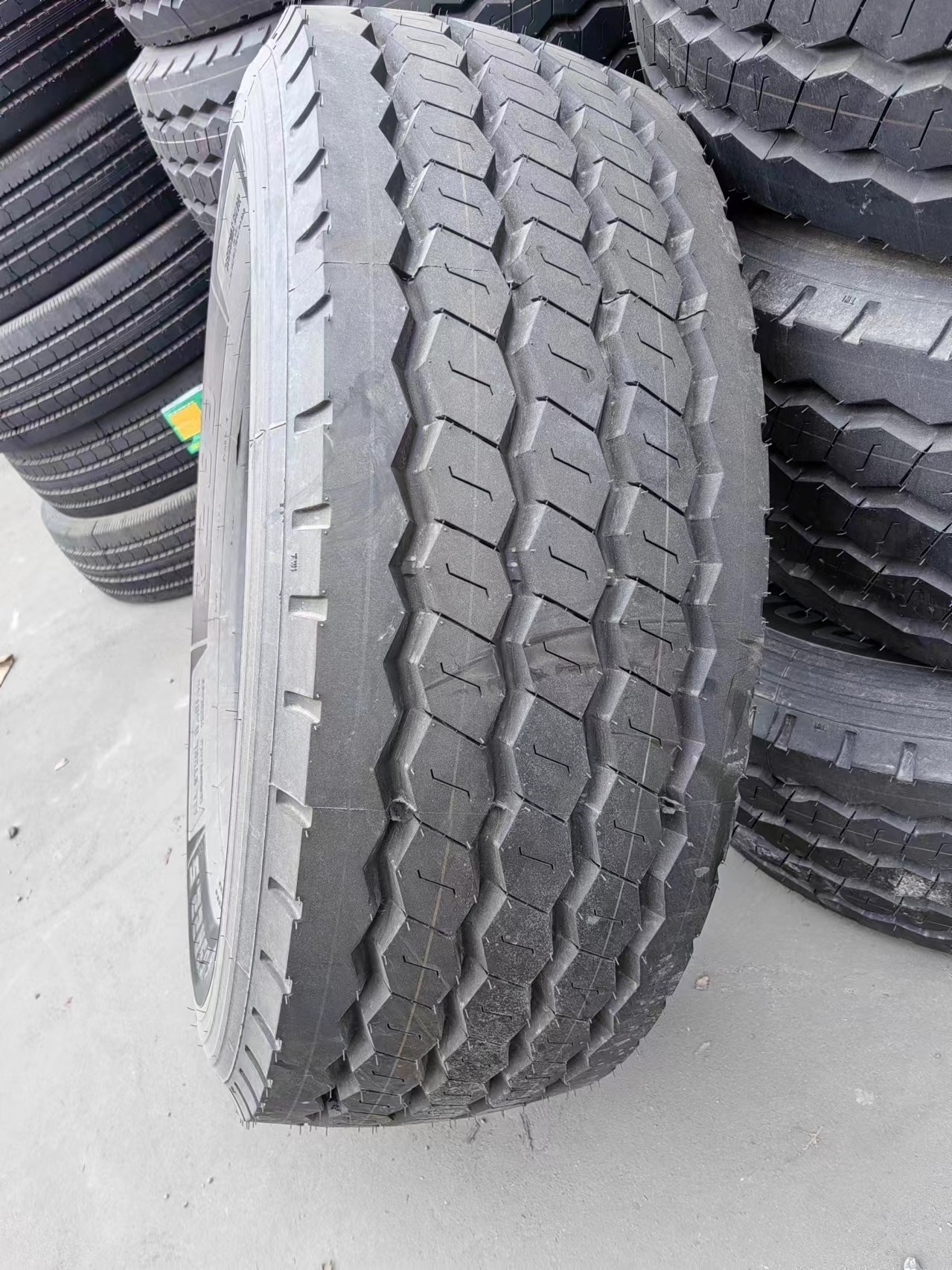 1200r24 12.00r24 12R24 All Steel Heavy Duty Truck Tyres 18pr 1200R20 12R22.5 315/80R22.5 11R22.5 for sale