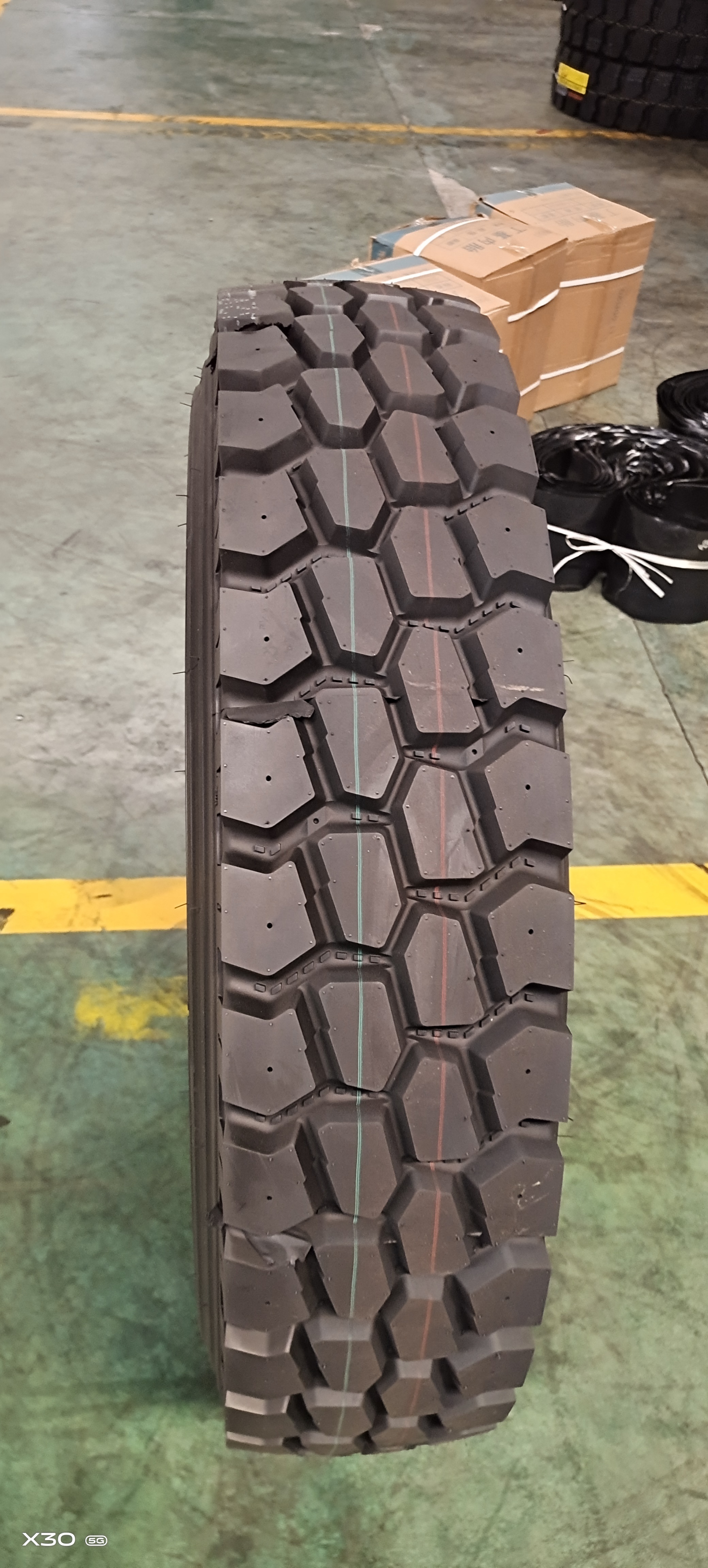 Hot Sale Direct Factory Price Truck Tires Thailand Brands drive Trailer Tires 8.25R20 truck tires