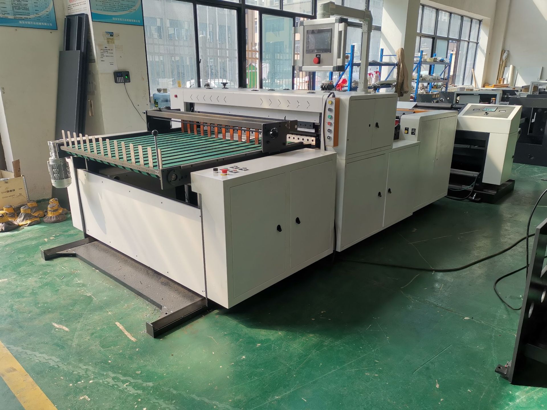 Full automatic Paper Roll to Sheet Cutting paper cutter machine automatic ( 60 - 500g paper)