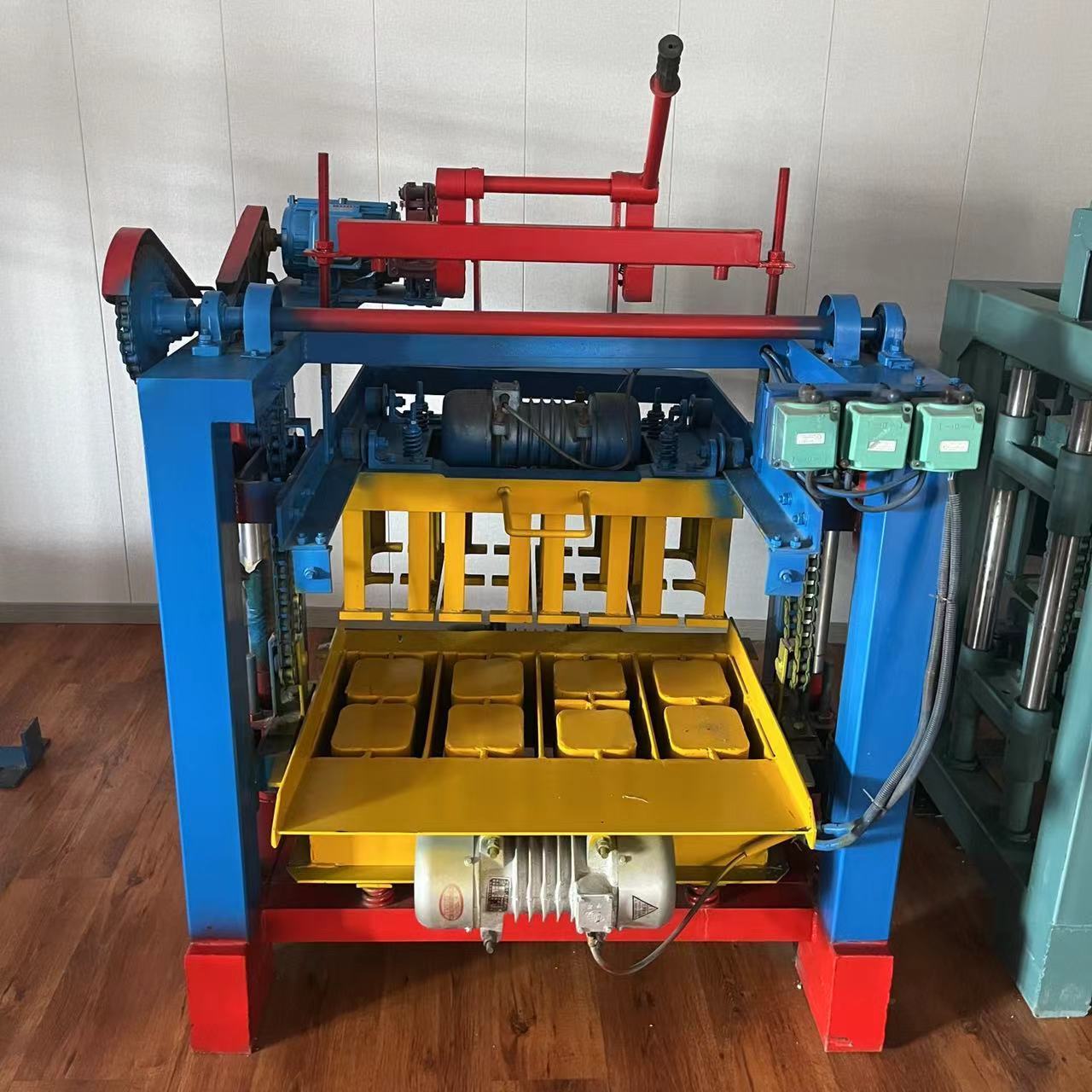 China QT4-35 Factory Price Automatic Concrete Cement Hollow Paver Solid Block Bricks Making Machine Manufacturer about 30 Years