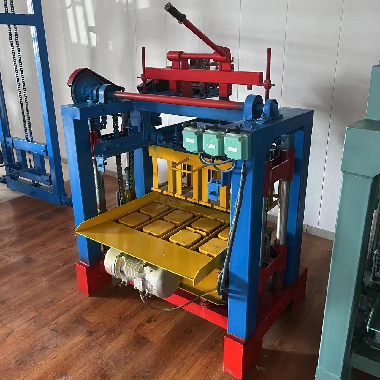 China QT4-35 Factory Price Automatic Concrete Cement Hollow Paver Solid Block Bricks Making Machine Manufacturer about 30 Years