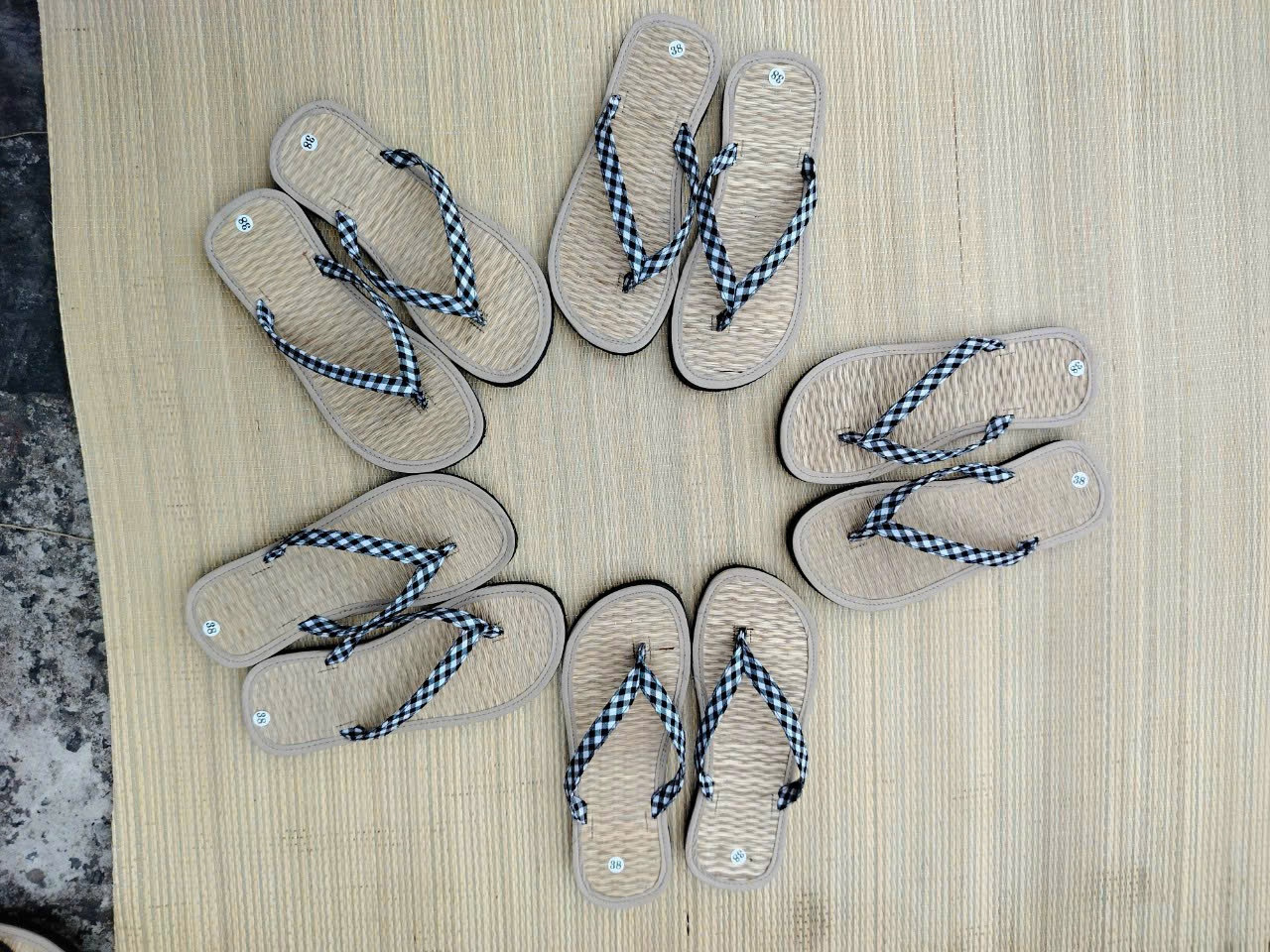 Best Selling Handmade Seagrass Flip Flop For Women And Mens OEM Design Customize Handmade in Vietnam Wholesale