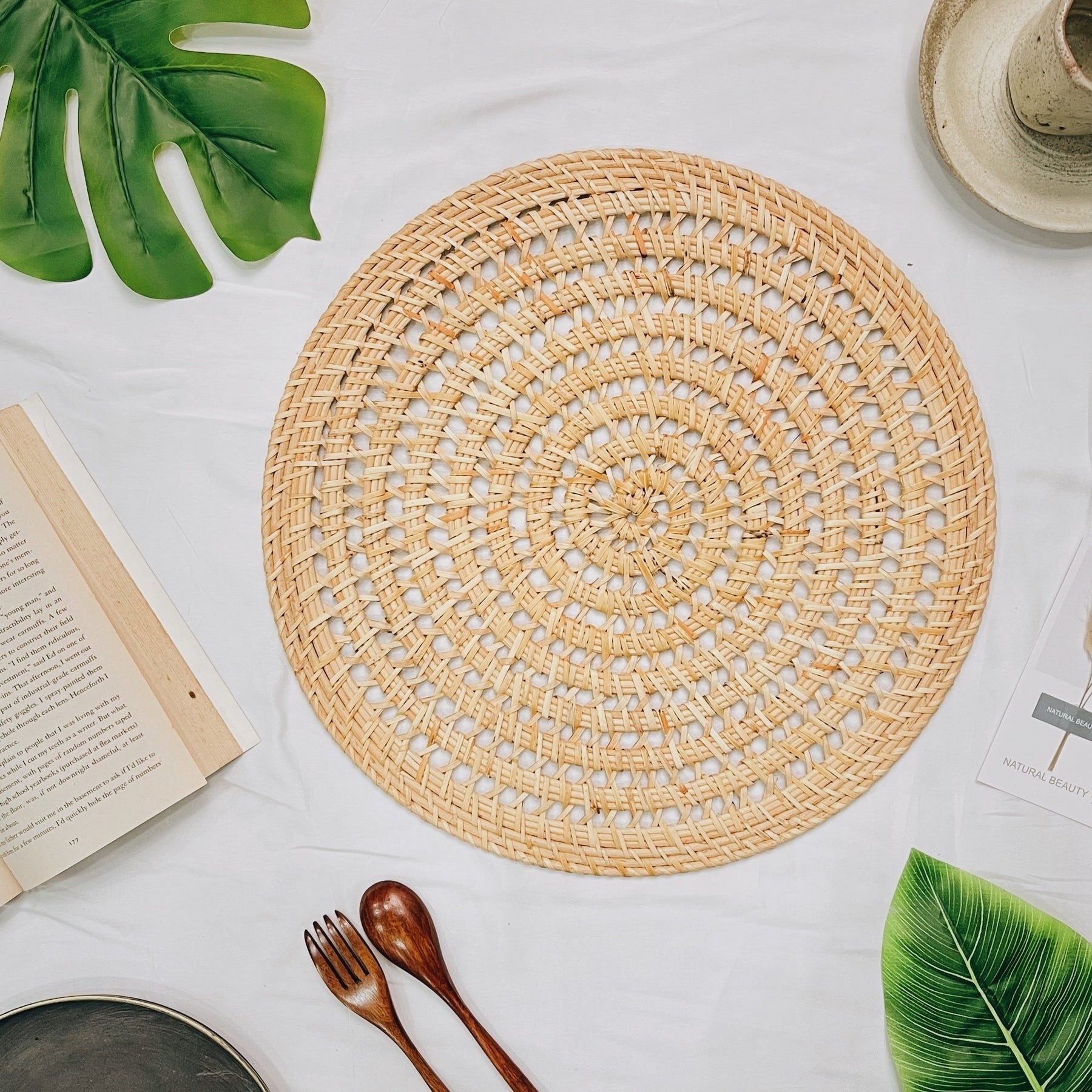 New Arrival Hot Trend Rattan Charger Plates Boho Rattan Placemat OEM Hot Sale Placemat Wicker Charger Plate from Vietnam