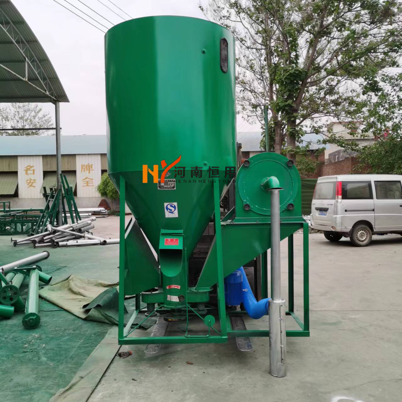 Advanced vertical feeds mixer and crusher/mini mixer grinder for animal poultry feed