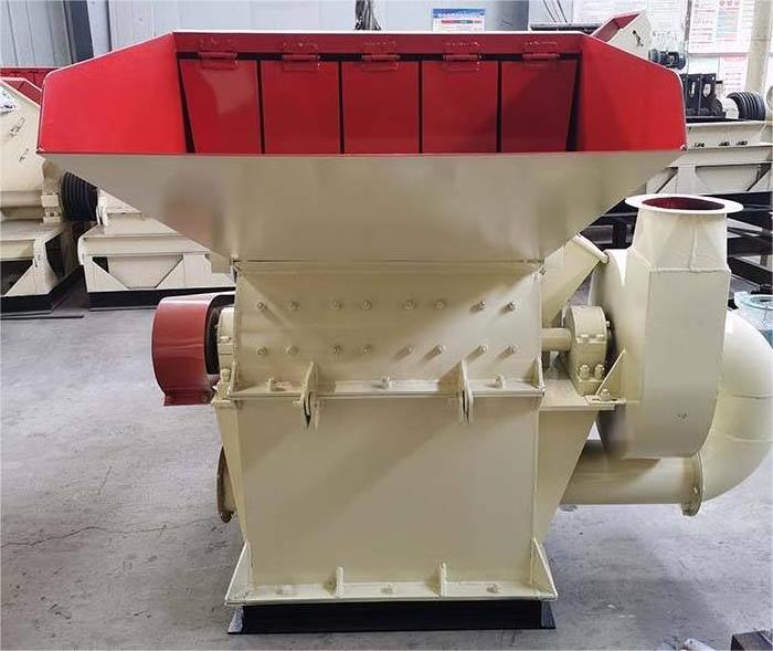 Wood hammer mill crusher - Heavy-duty grinder for crushing wood into fine particles