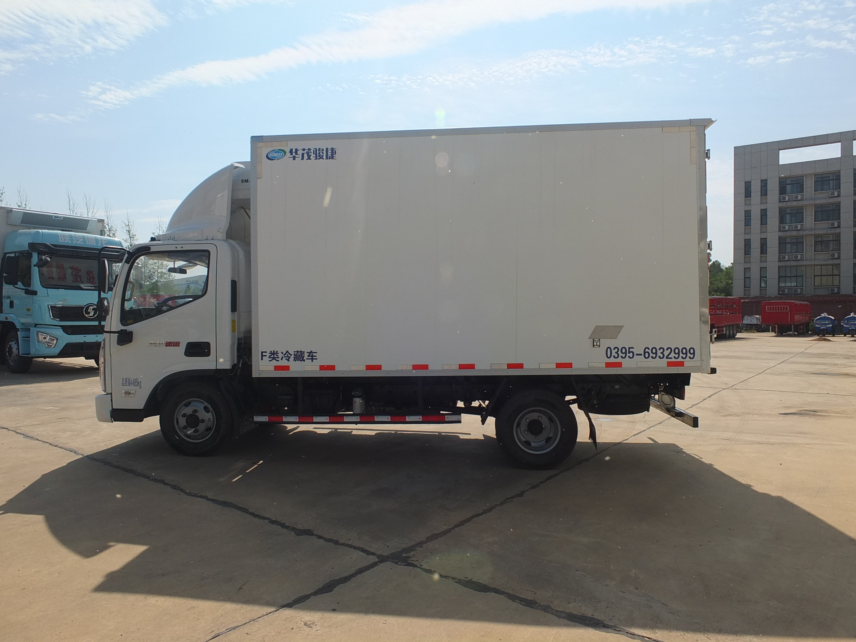 Foton refrigerated truck refrigerated truck box 4.5 tons of frozen food 13 feet refrigerated truck for sale