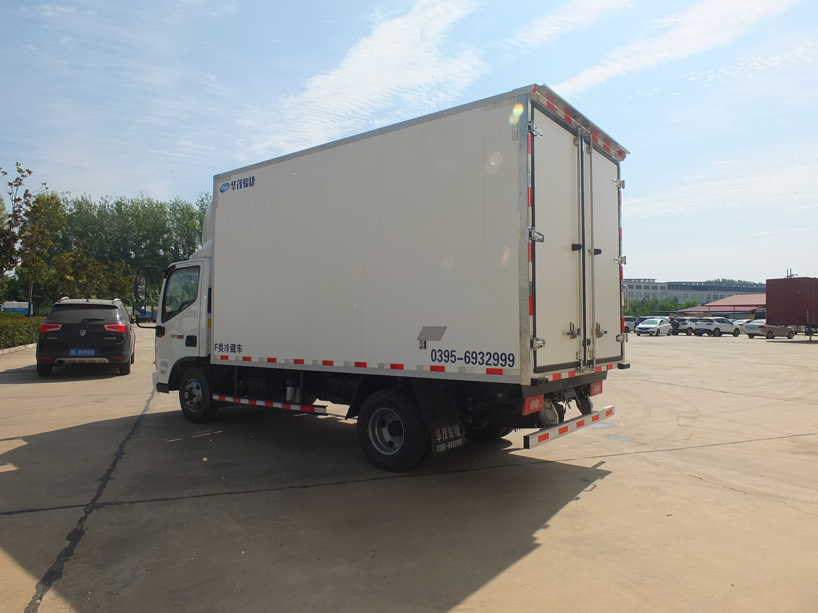 Foton refrigerated truck refrigerated truck box 4.5 tons of frozen food 13 feet refrigerated truck for sale