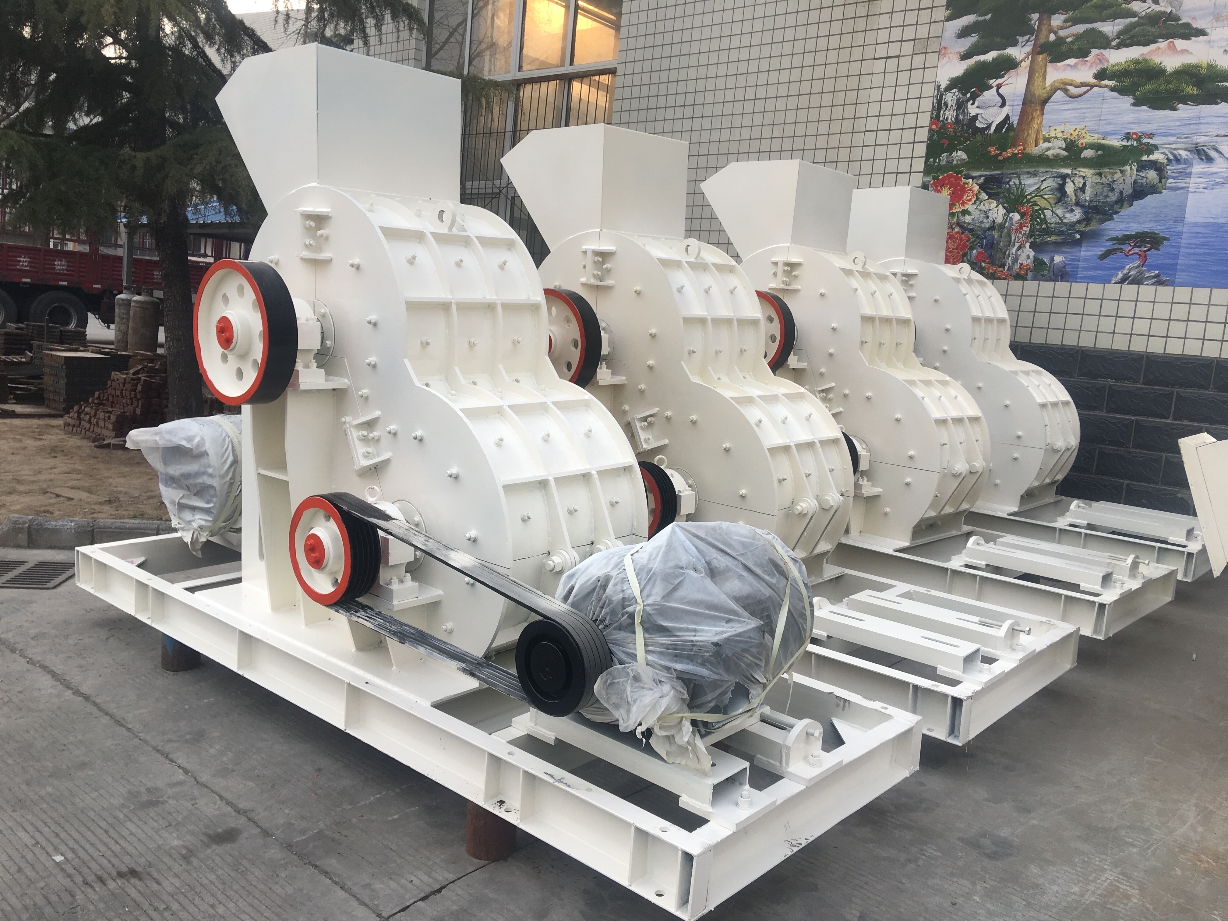 The most sold 2023 best hammer crusher stone crusher for limestone crushing rock breaking machine zhengzhou