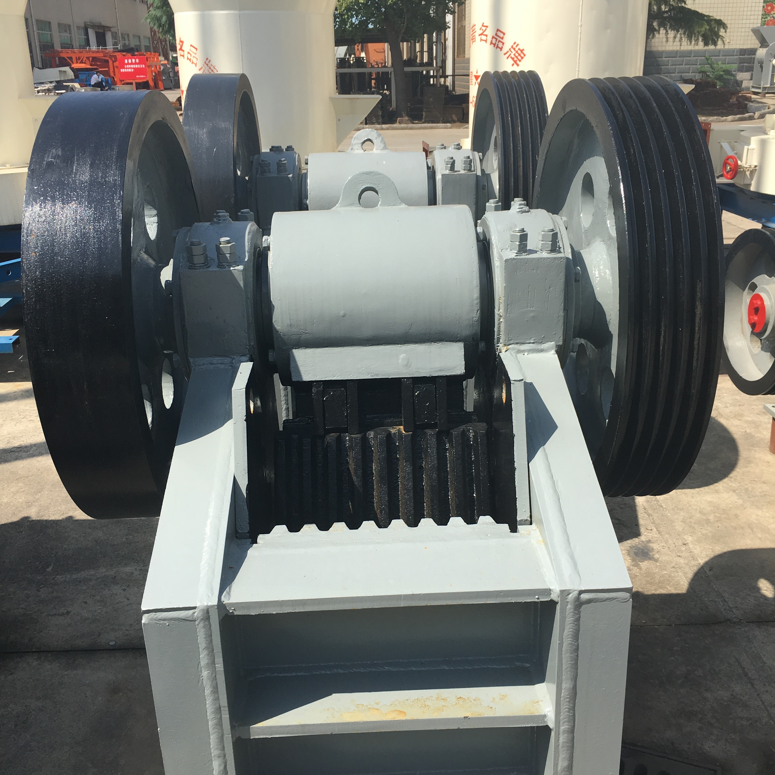 Alibaba in Ethiopia 2021 Henan Good Quality Mini Small Jaw Crusher 250*400 Small Mini Stone Jaw Crushing Machine 5-20 T/h