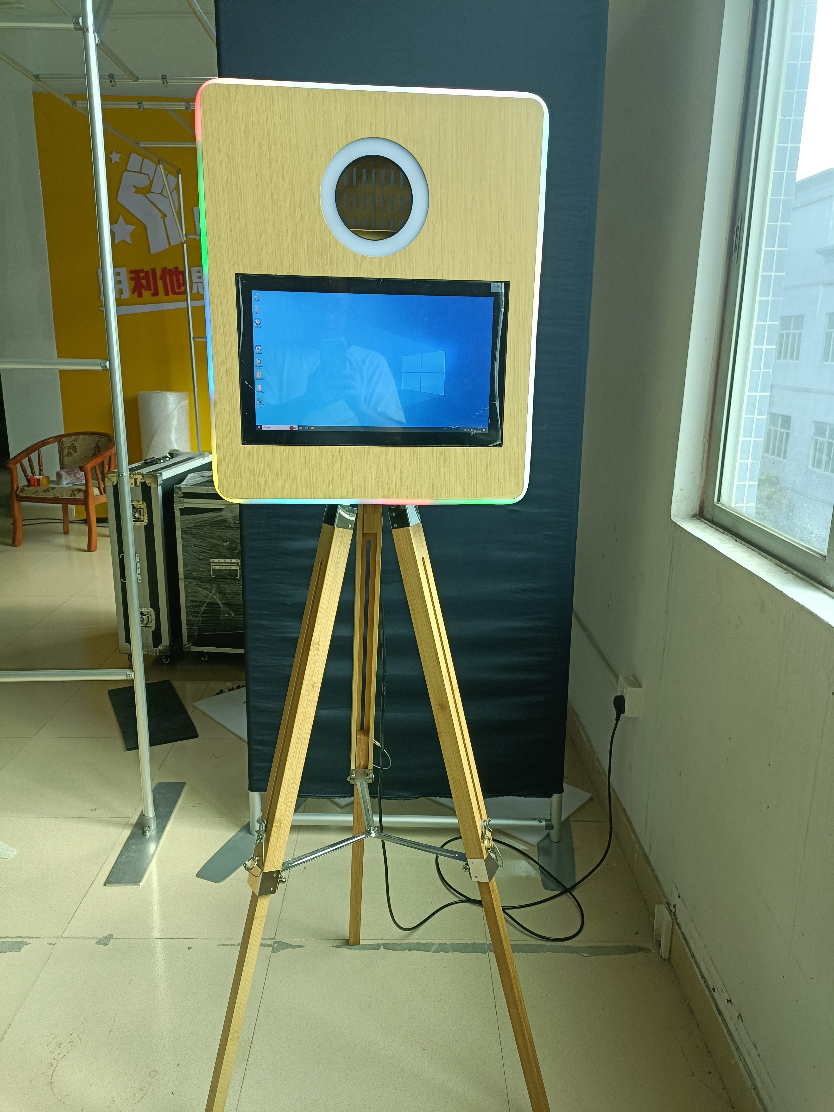 NEW wood grain metal photo booth Wholesale Mirror Photo Booth Machine Mini Selfie 15.6 Inch Touch Screen  Photo Booth for party