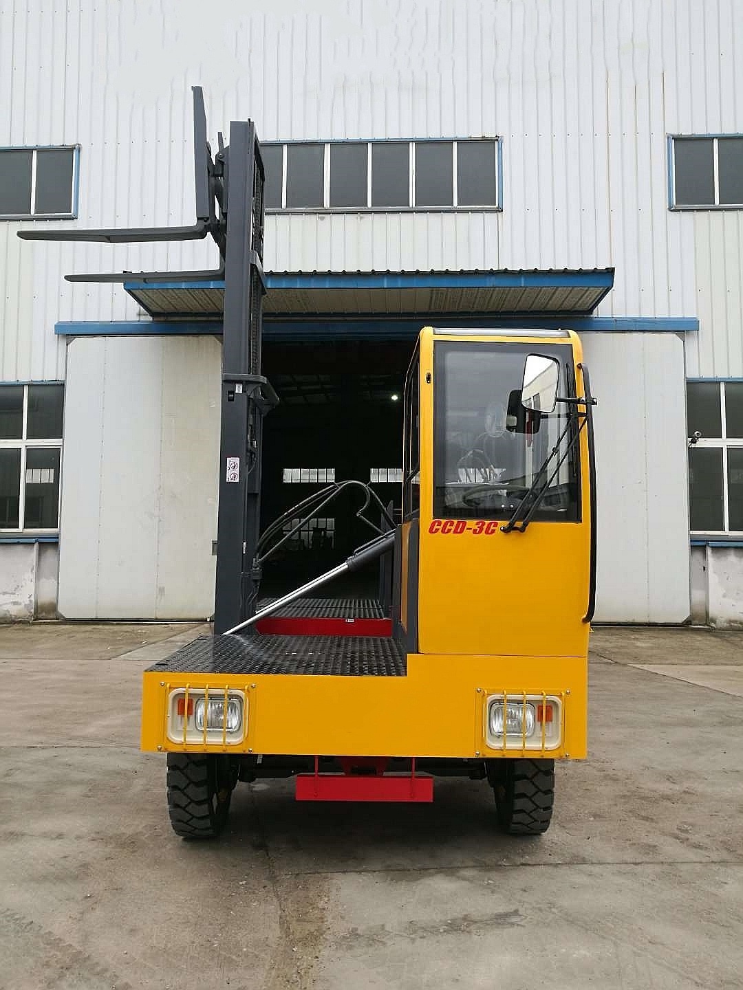 China manufacturer FLIFT 7 ton electric side loader forklift with li-ion battery 7m lifting height factory price for sale