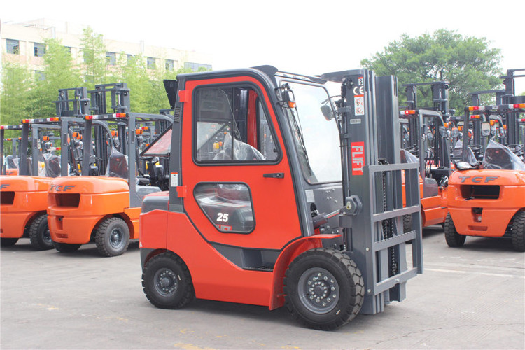 FD20 2ton diesel forklift with manual transmission with closed cabin and air conditioner