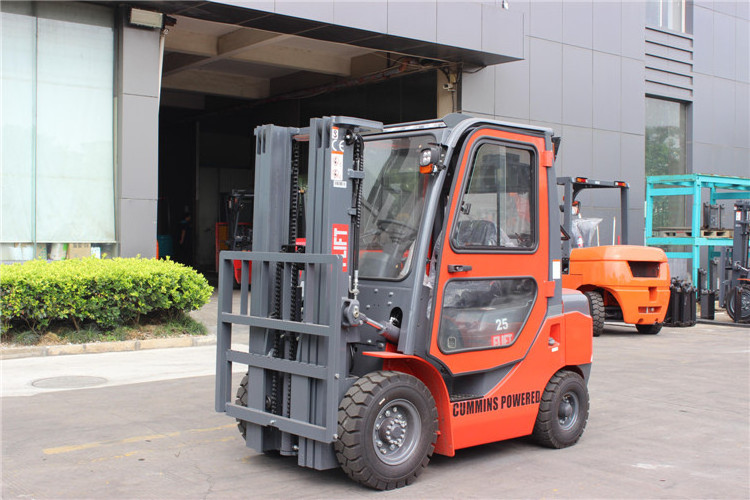 FD20 2ton diesel forklift with manual transmission with closed cabin and air conditioner