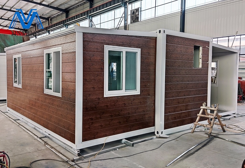 Wooden color luxury prefab home relocatable tiny house 20ft expandable container house homes for villa