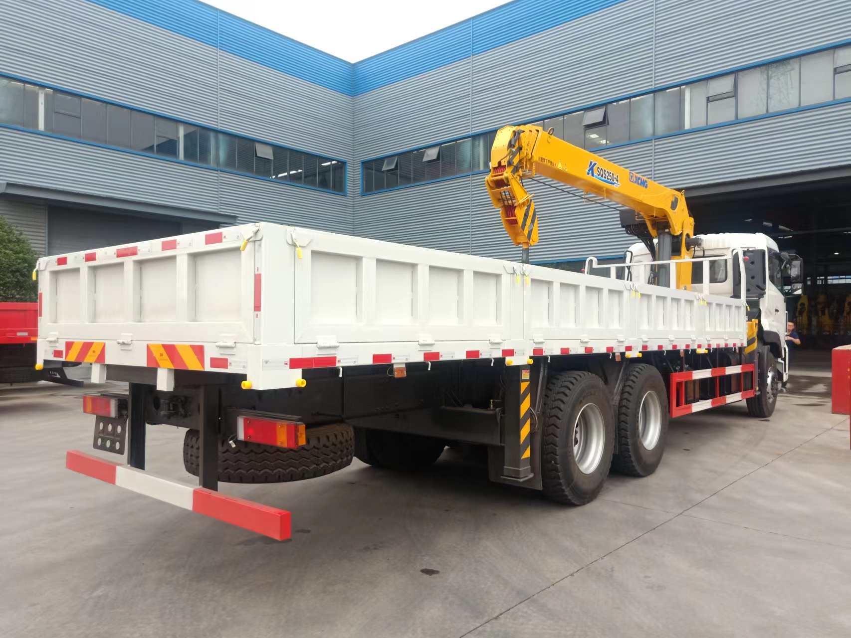 Top level XCMG 6*4 LHD 10tons Telescopic Boom Truck Mounted Crane Truck for sale