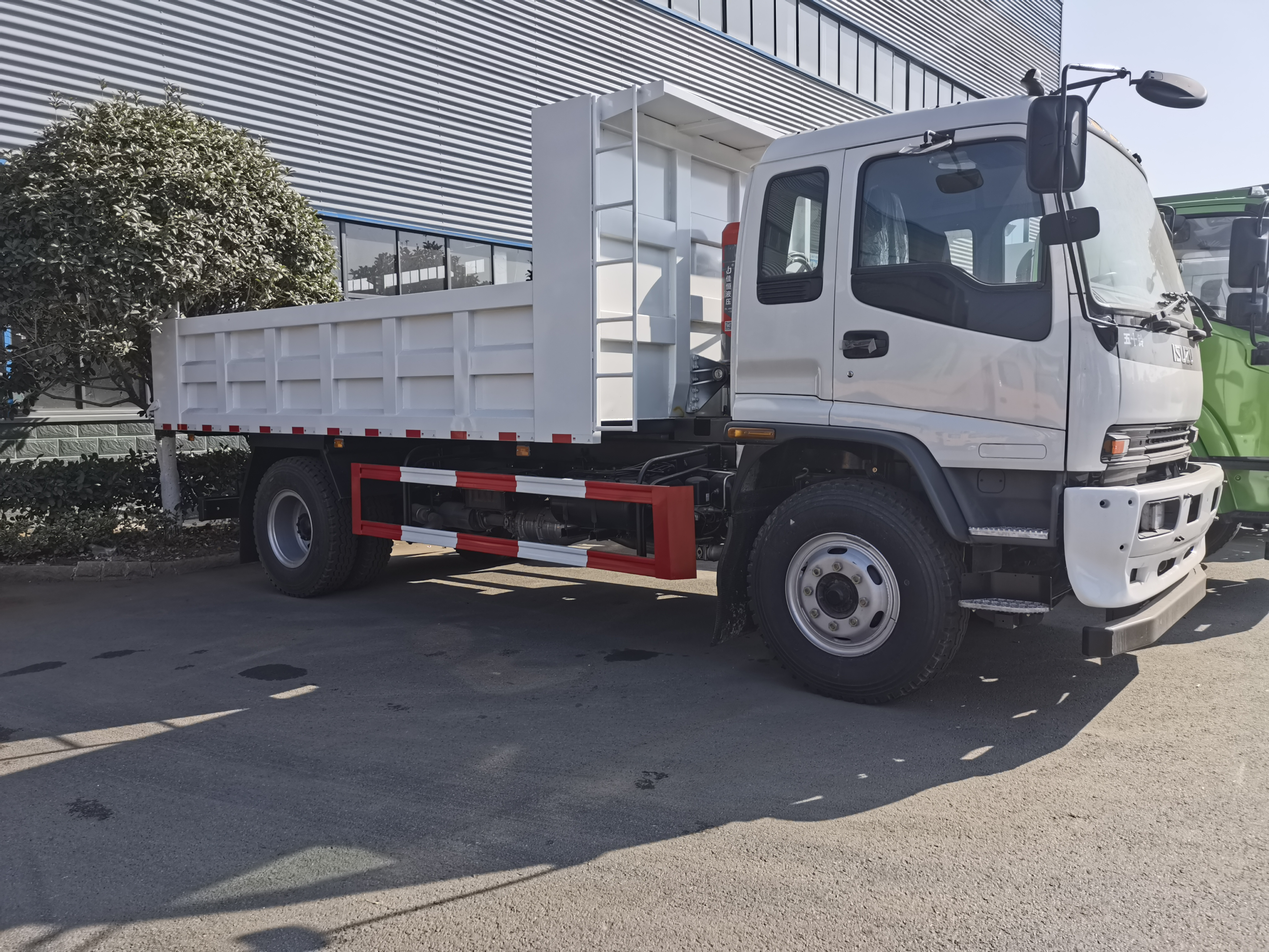 Brand New Japan Isuzu 4X2 2 ton - 6 ton mini dump truck with diesel engine