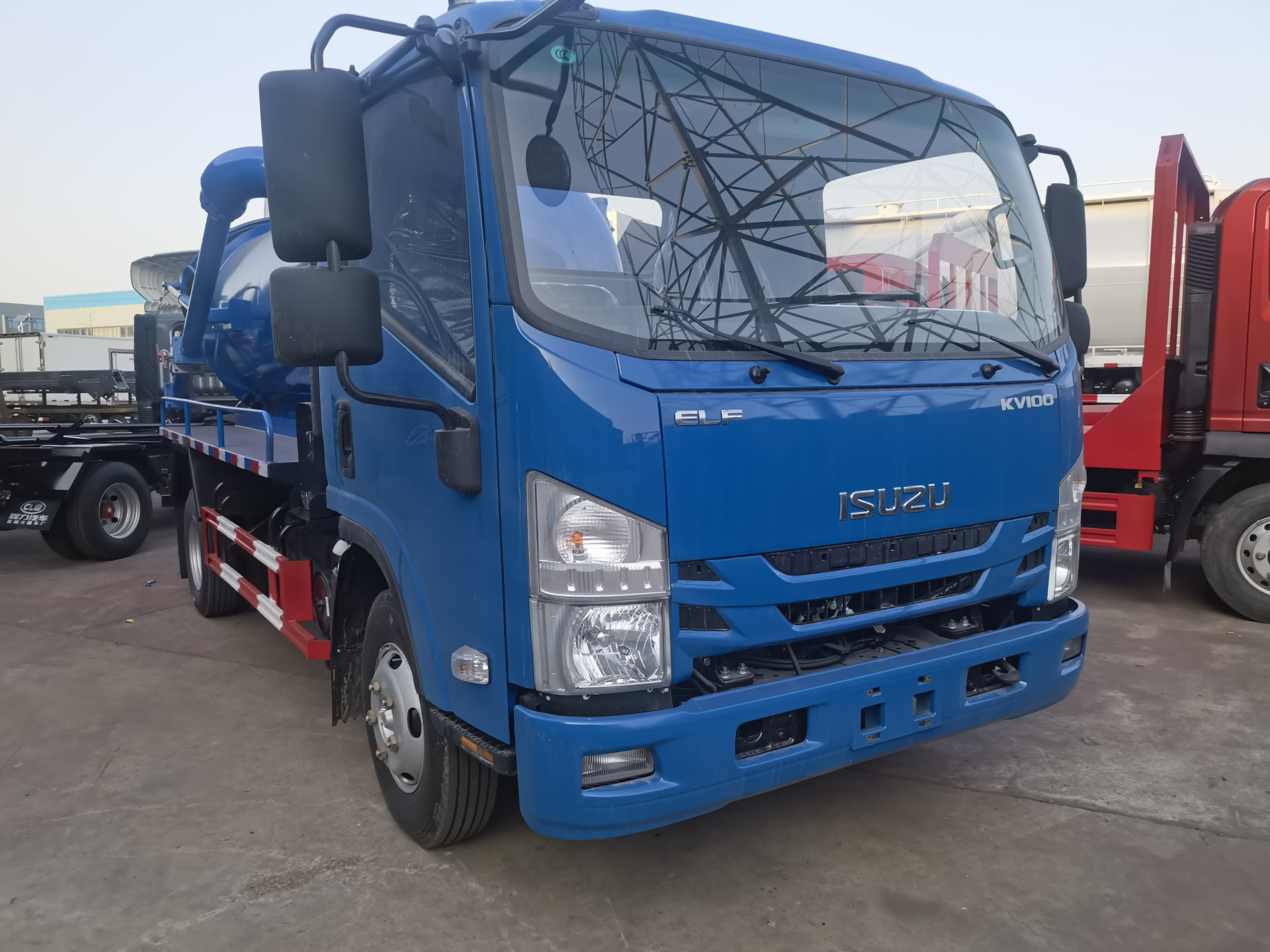 Isuzu 4*2 5cbm Small sewage truck Vacuum Sewage Suction Truck  for sale