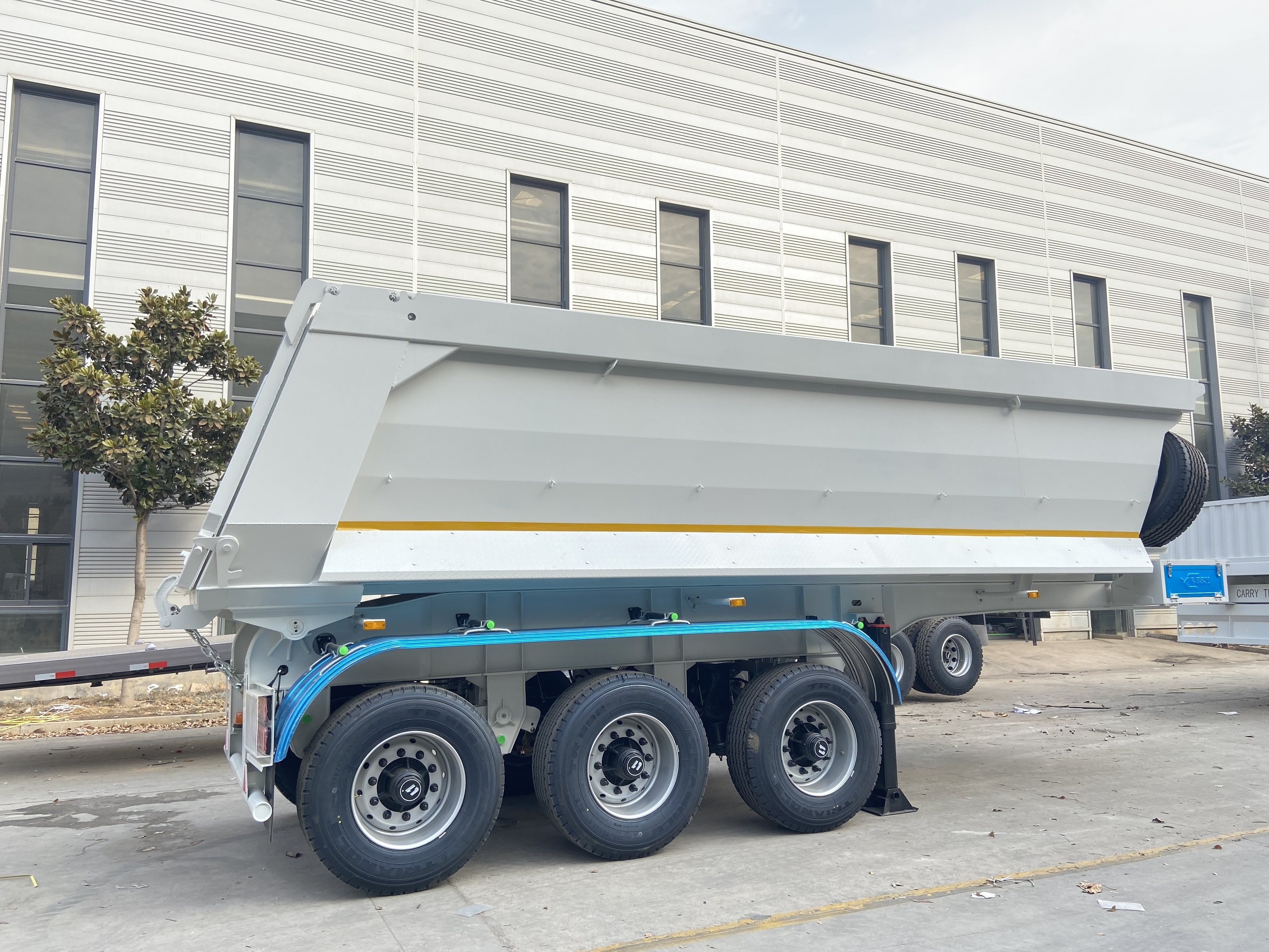 Tri-Axles 50 ton Self Dumping Truck Semi Trailer Hydraulic Rear Tipping Dump Dropside Trailer