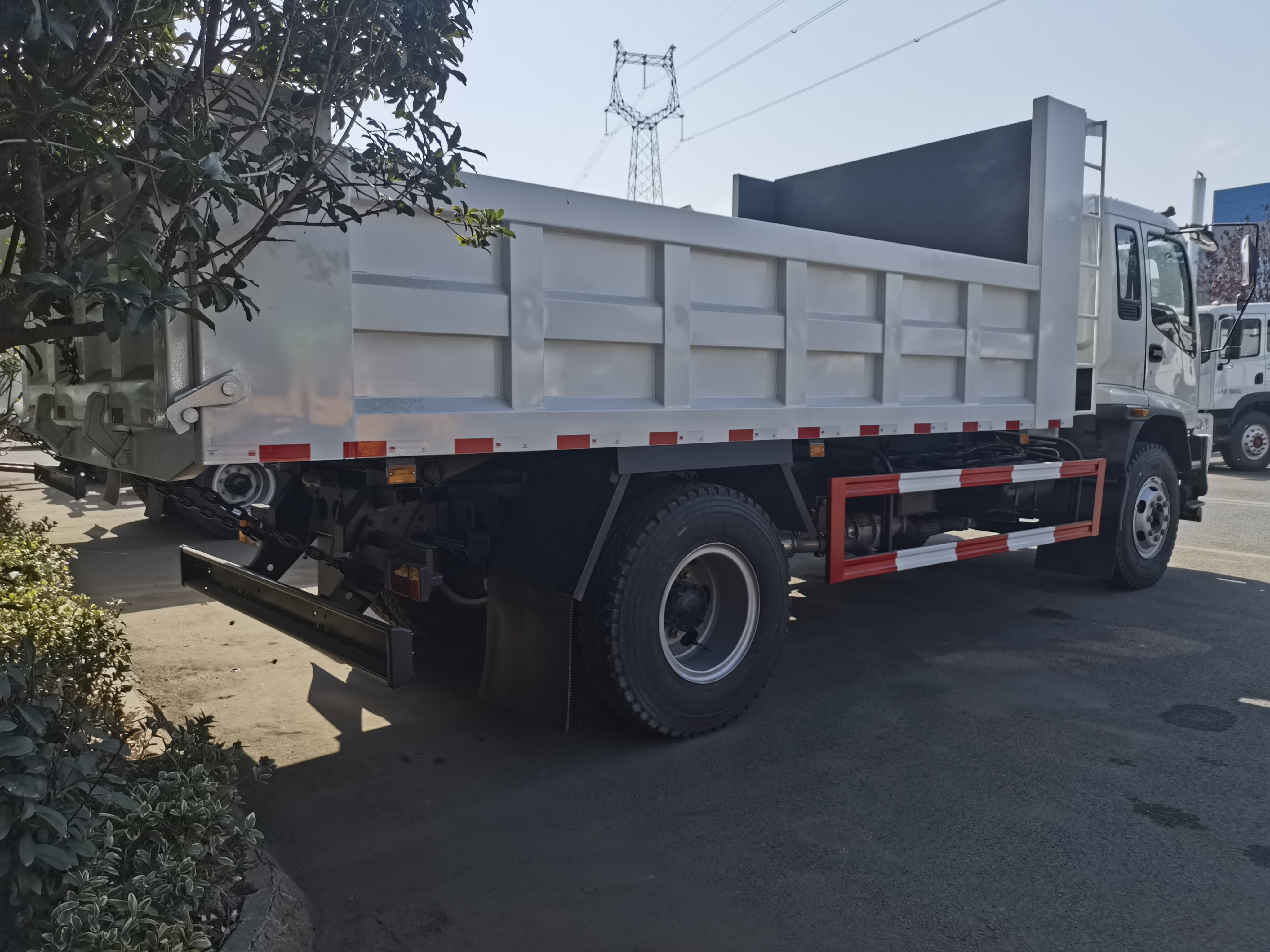 Brand New Japan Isuzu 4X2 2 ton - 6 ton mini dump truck with diesel engine