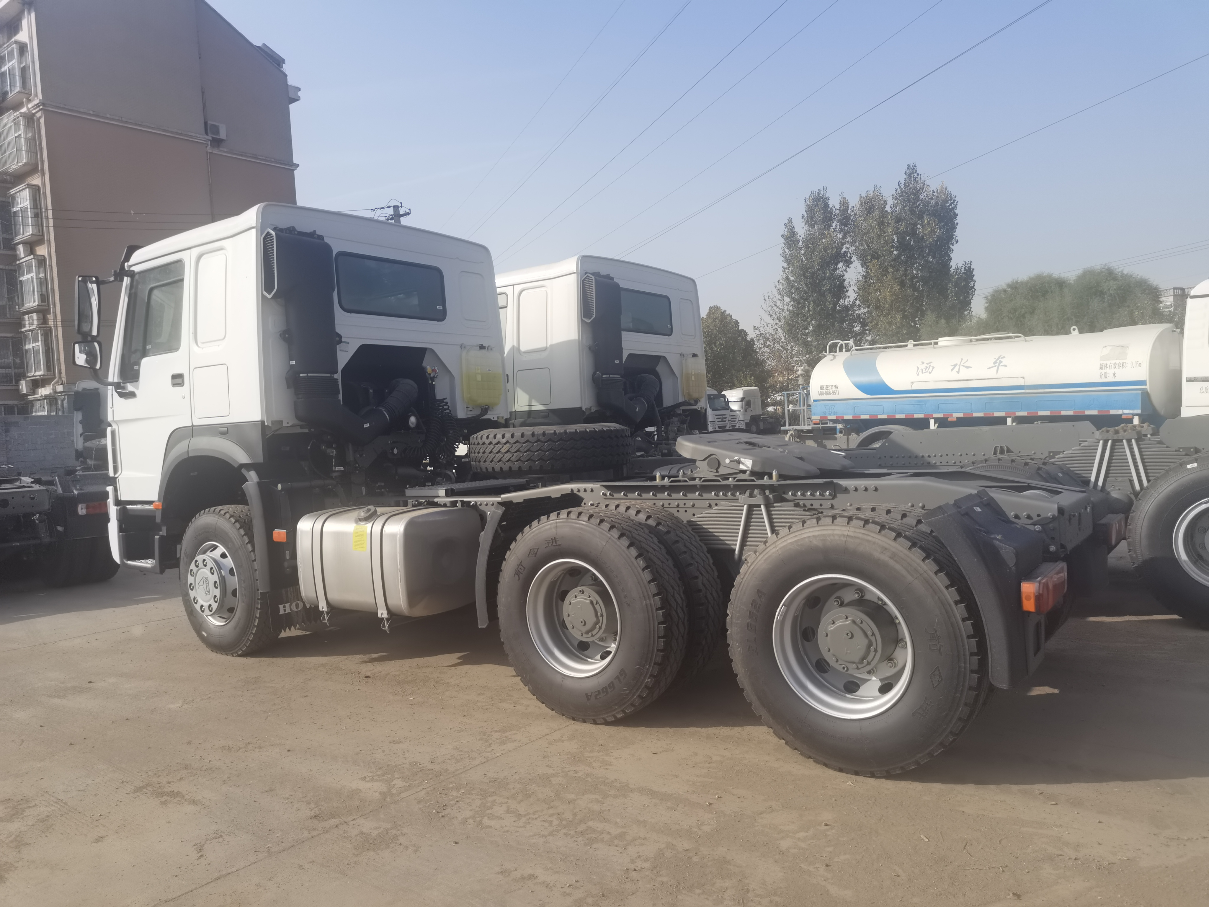 Sinotruck HOWO 400 HP 6X4 Prime Mover 10 Wheels Tractor Head for Sale