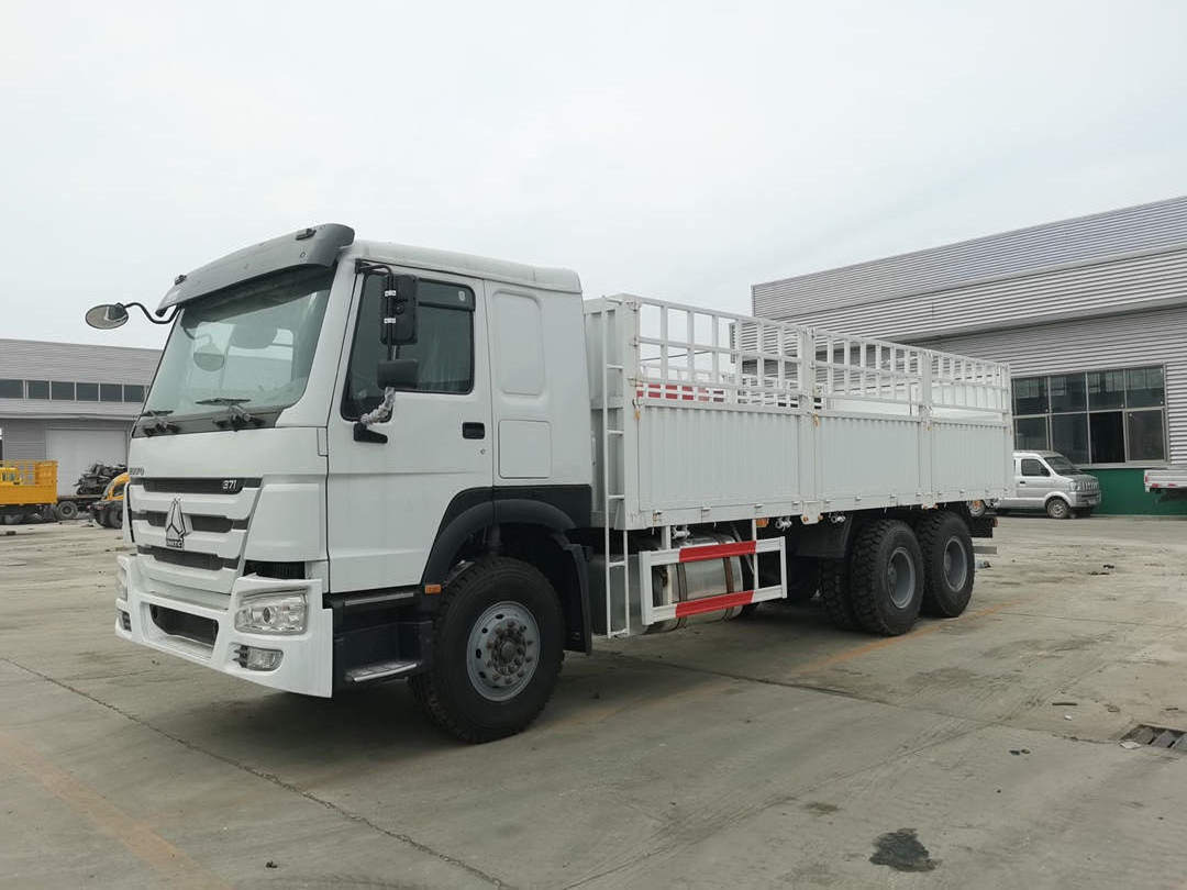 Good condition SINOTRUK HOWO brand 3 axles 6*4 fence cargo truck heavy duty stake cargo lorry transportation trucks