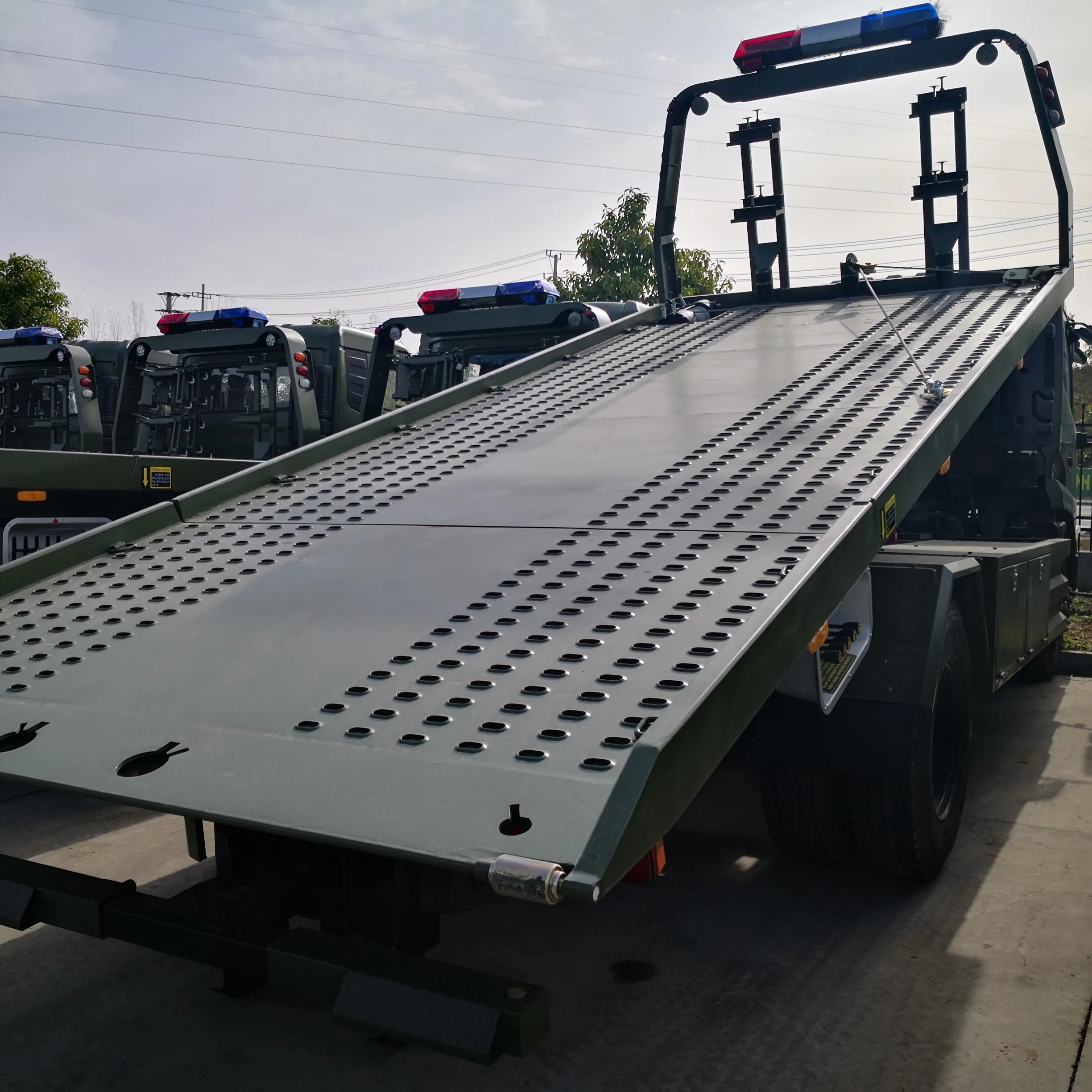 Dongfeng 4*2 10 ton  Low bed Truck Tow Truck & Wrecker Flat Bed Towing Two Car Truck Wrecker