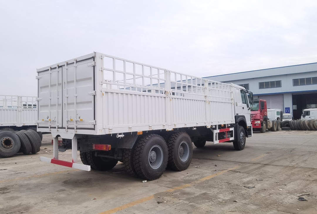 Good condition SINOTRUK HOWO brand 3 axles 6*4 fence cargo truck heavy duty stake cargo lorry transportation trucks