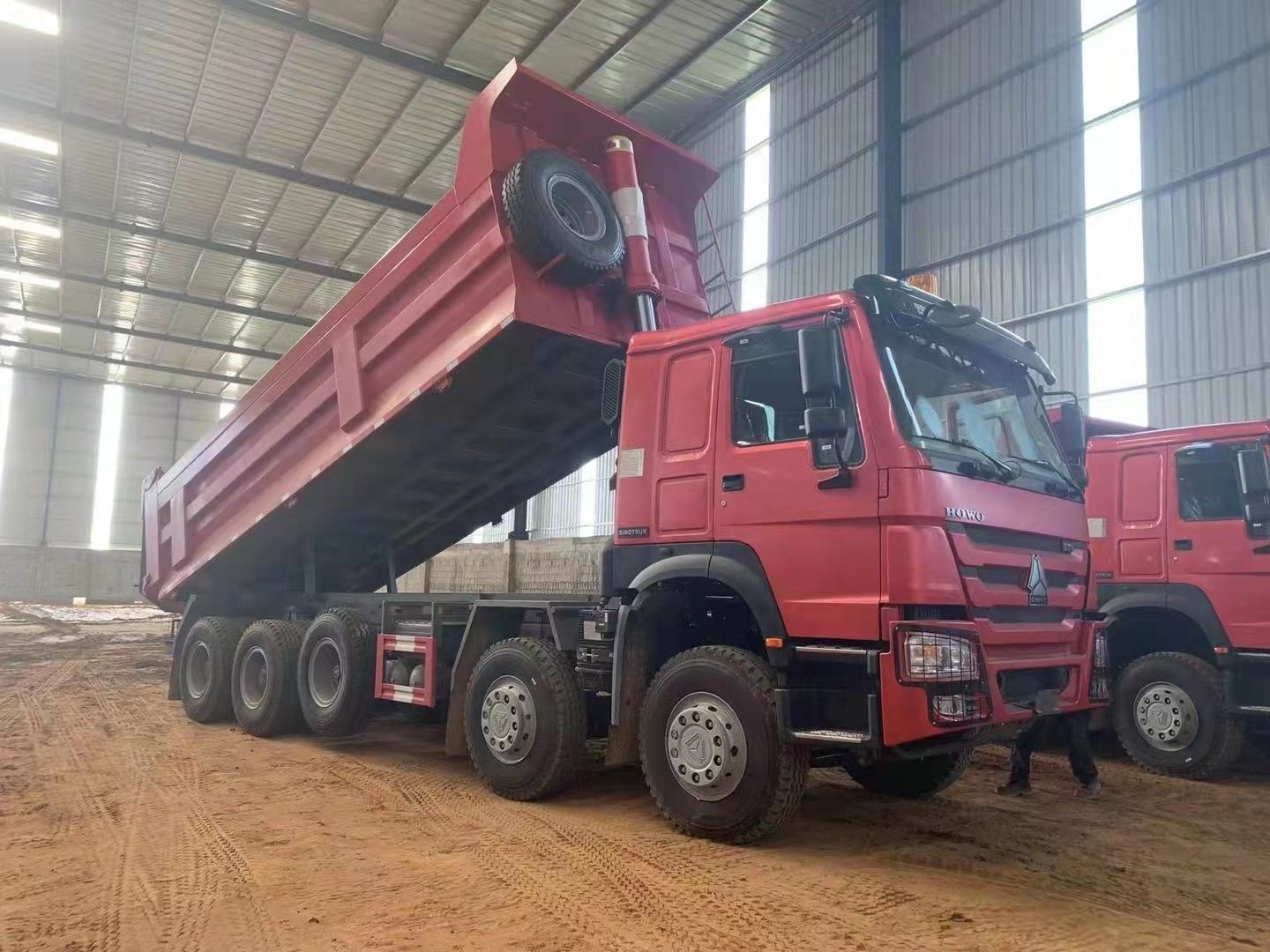 Sinotruk Howo 16 tyres 371hp LHD Euro 2 300L  Heavy Truck Dump Truck Howo