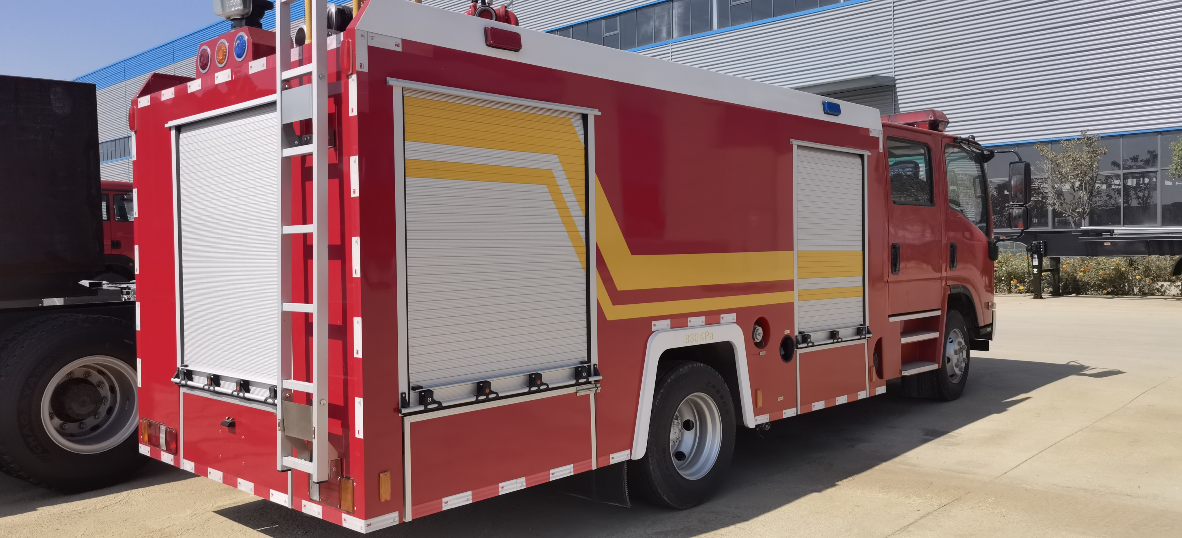 Hot sale Isuzu foam fire truck 4x2 Rescue Fire Fighting Vehicle truck