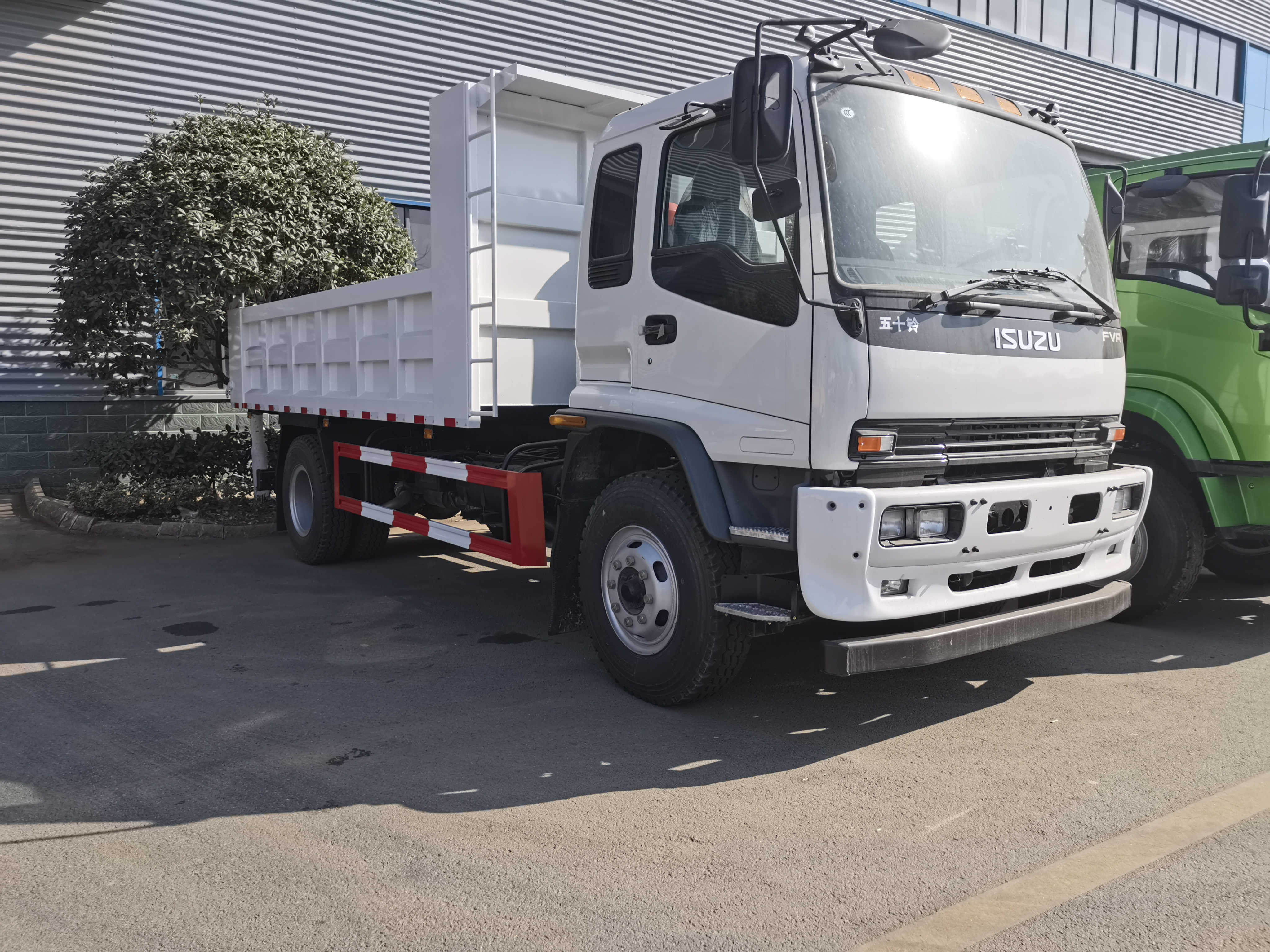 Brand New Japan Isuzu 4X2 2 ton - 6 ton mini dump truck with diesel engine